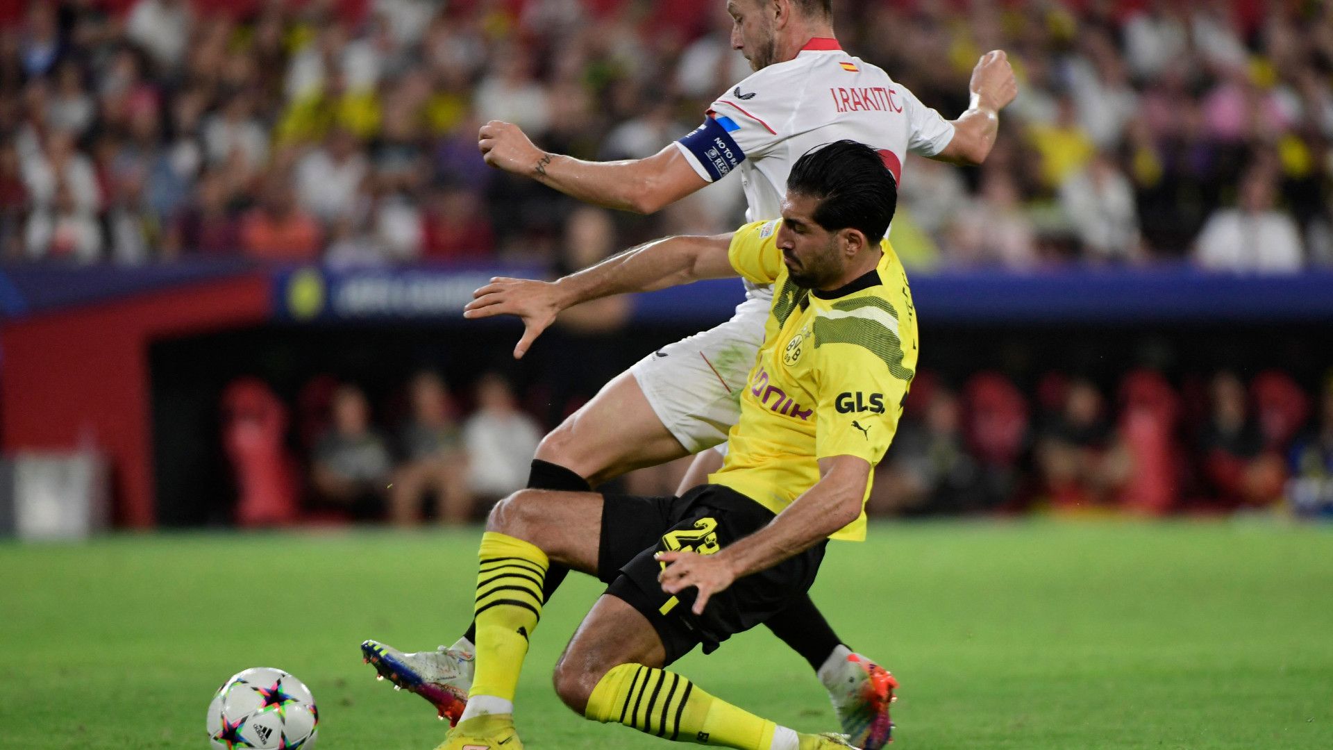 EMRE CAN BORUSSIA DORTMUND CHAMPIONS LEAGUE 05102022