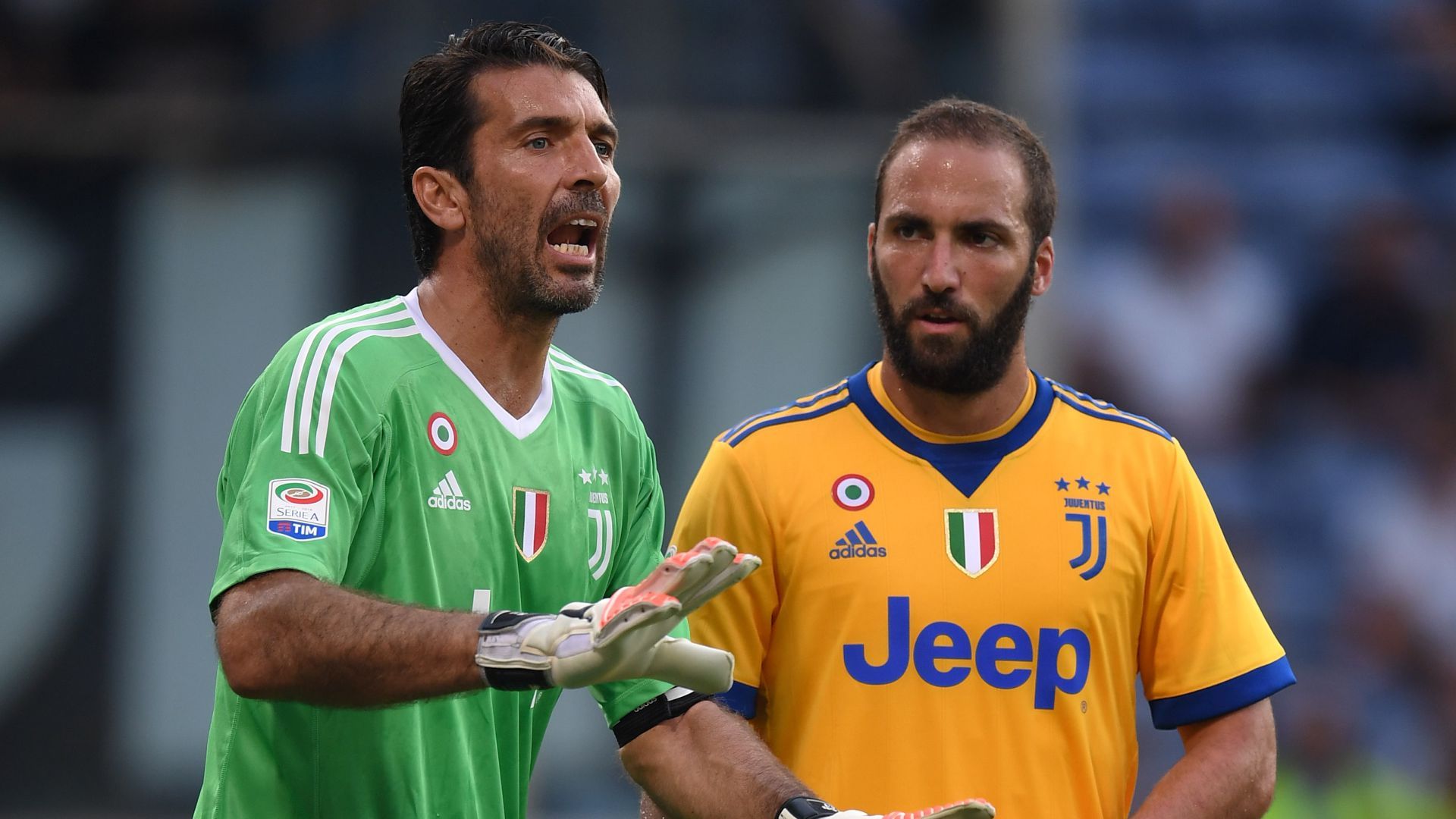 Gianluigi Buffon Gonzalo Higuain Juventus