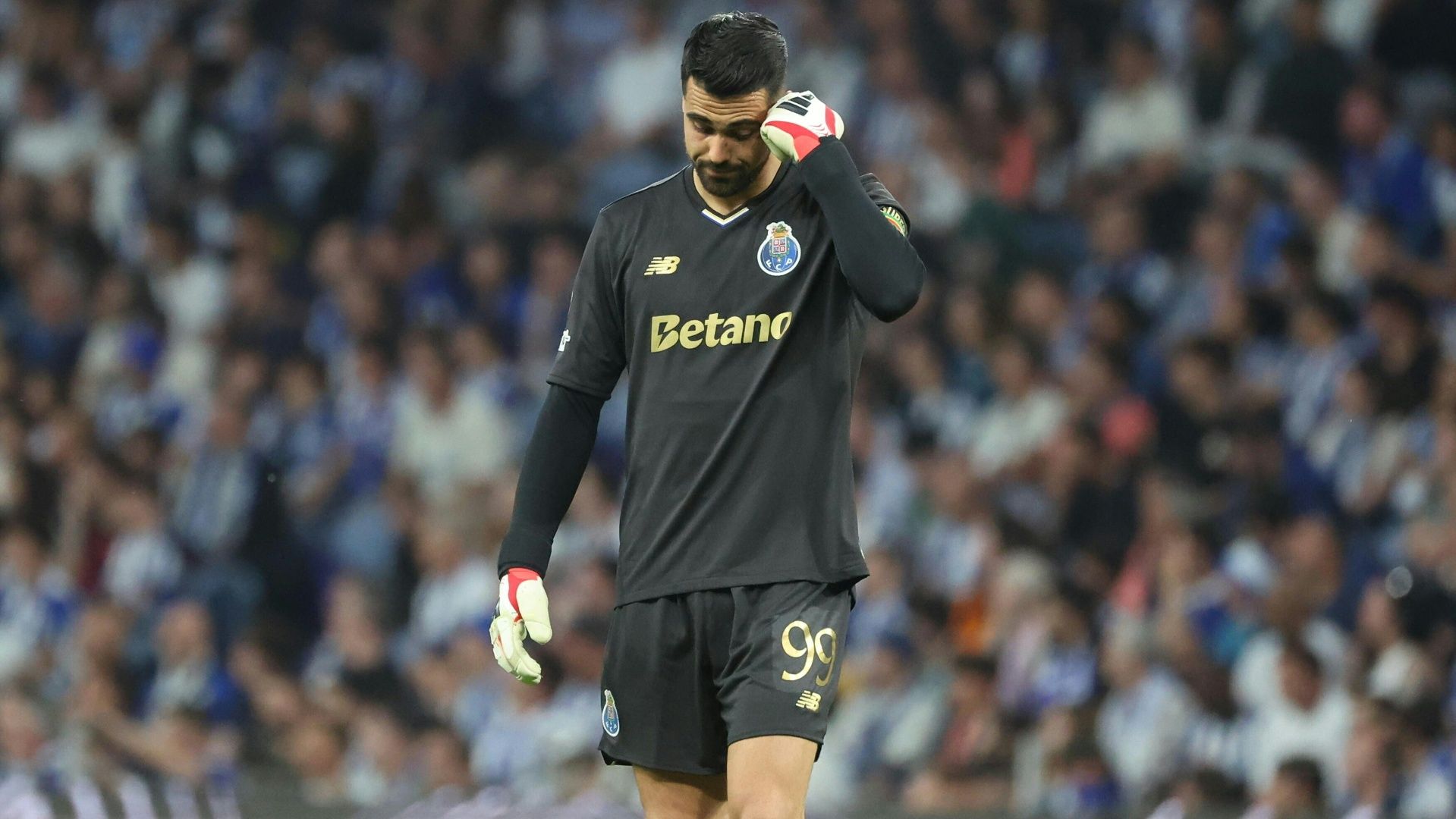 Fassungslos: Diogo Costa  (© picture-alliance/SportPix/SID)