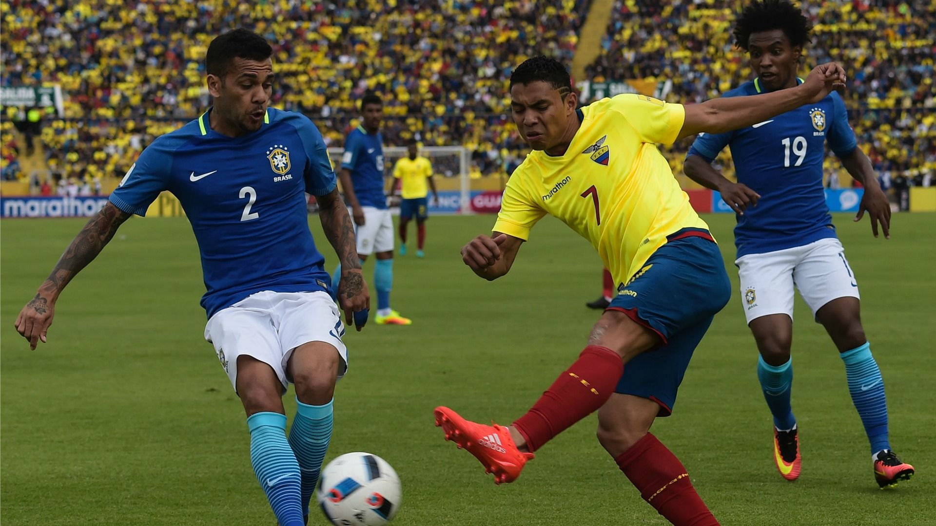 Daniel Alves - Equador x Brasil 0109