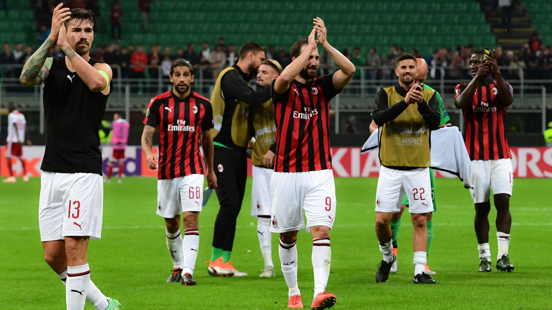 Alessio Romagnoli Gonzalo Higuain Milan