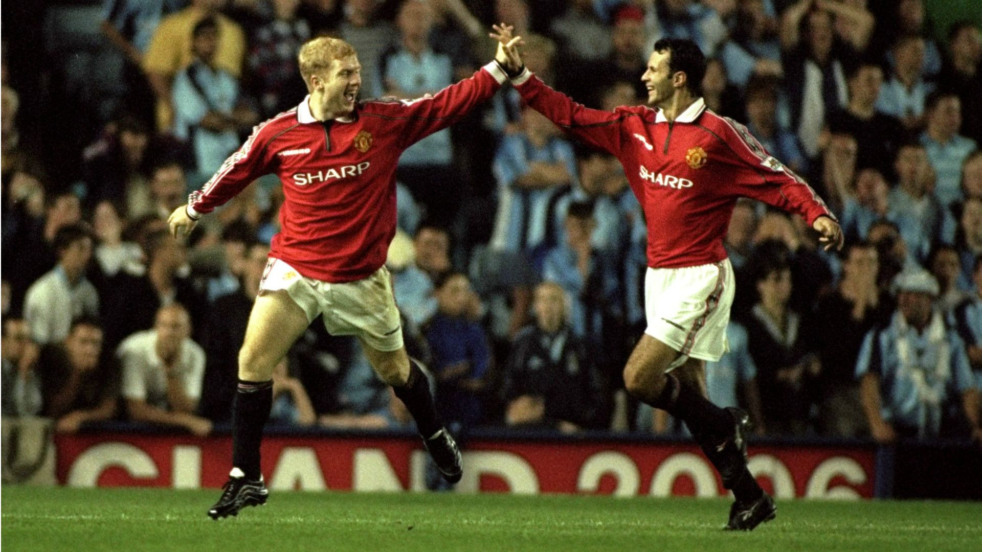 Paul Scholes Ryan Giggs Manchester United 25081999