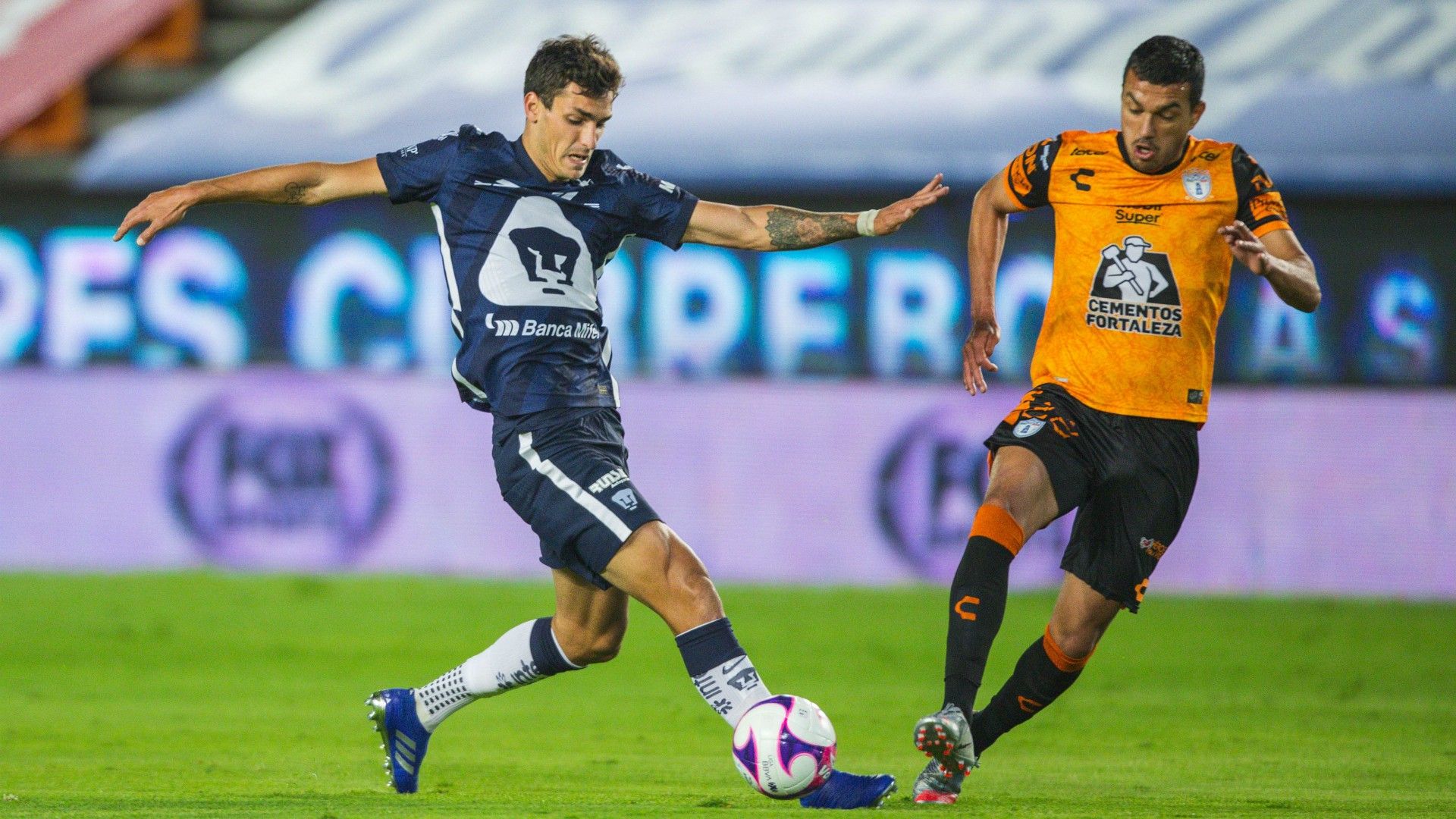 Pachuca Pumas Gustavo Cabral Juan Dinenno