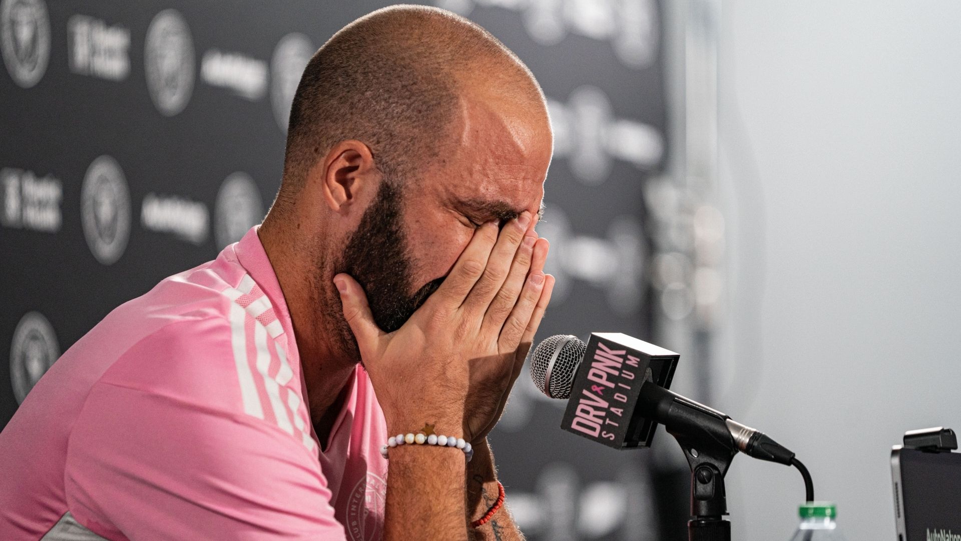 Gonzalo Higuain retirement press conference 03102022