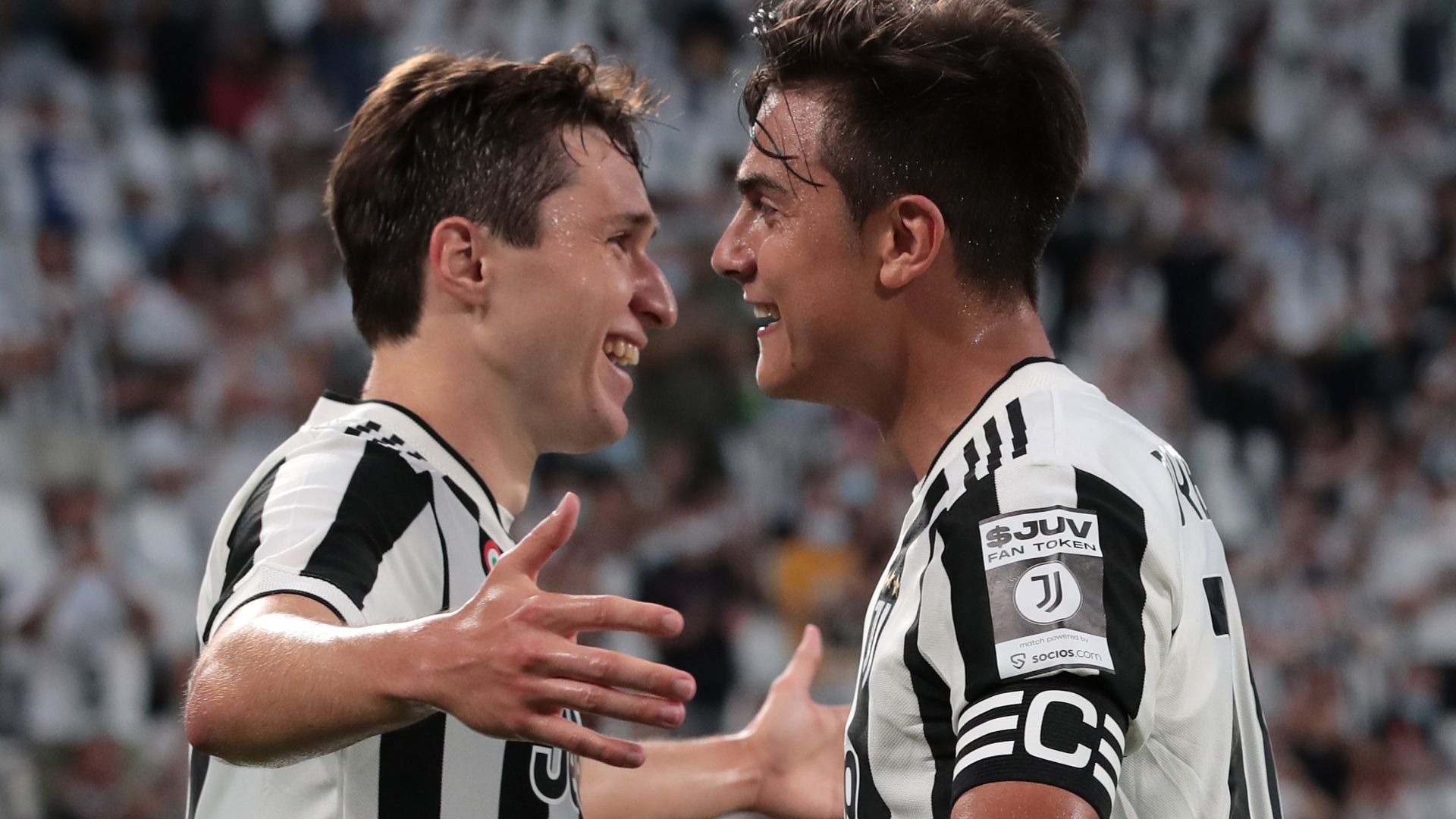 Dybala Chiesa Juventus celebrating