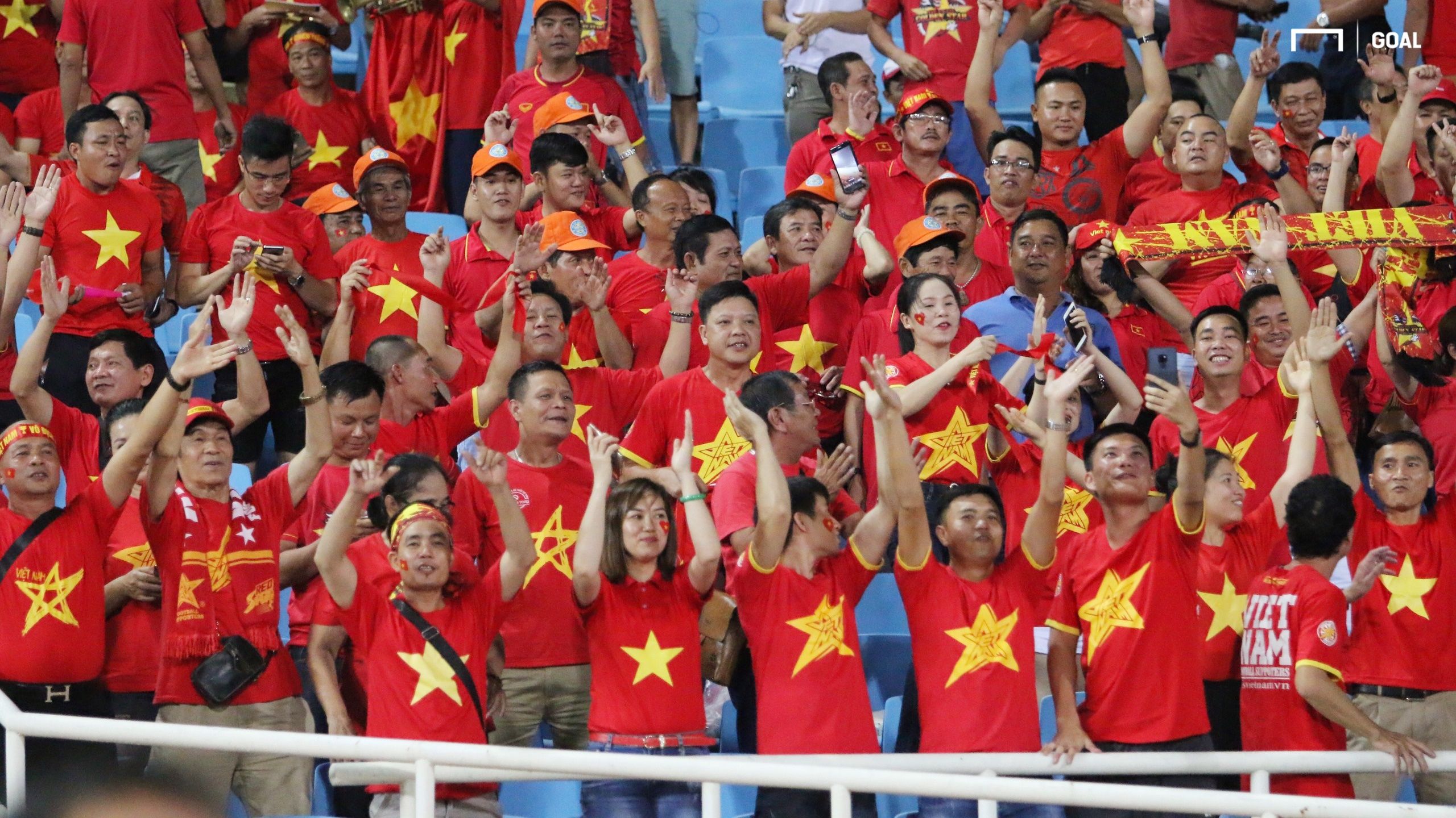 Vietnamese - Malaysian supporters | My Dinh Stadium | World Cup 2022 Qualification (AFC)
