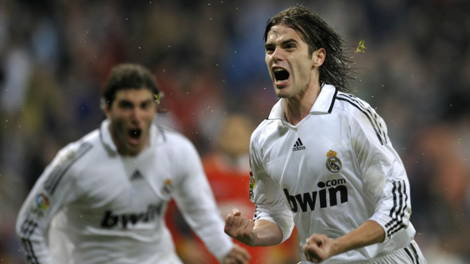 Fernando Gago Gonzalo Higuain Real Madrid