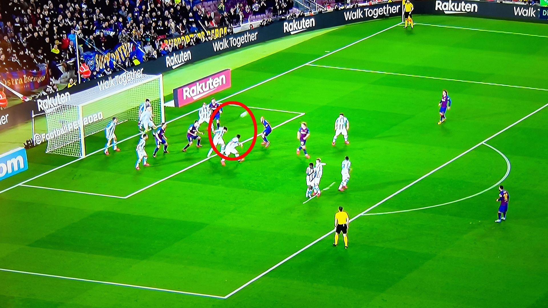 Lanzamiento de falta de Messi en el Barcelona-Real Sociedad