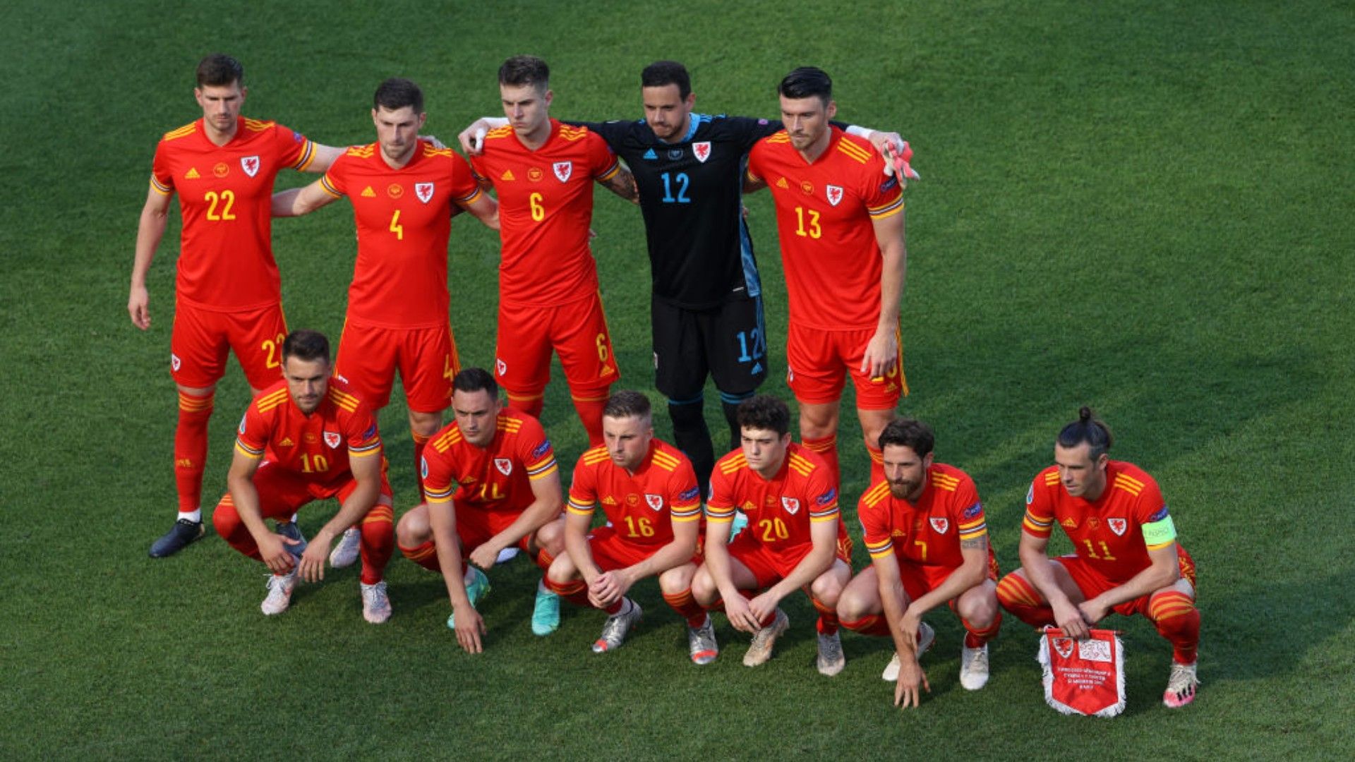 formación de gales para las fotos oficiales en partidos