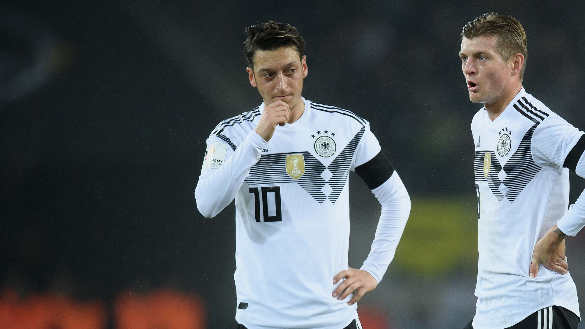 Mesut Özil Toni Kroos 14112017