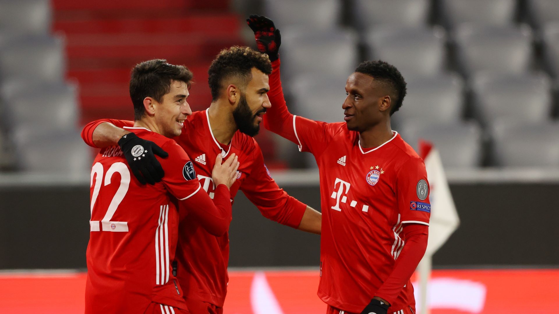 FC Bayern München Choupo-Moting mit Teamkollegen