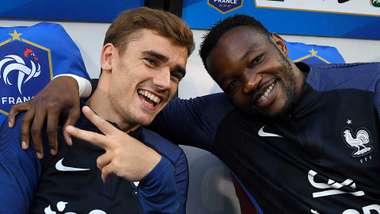 Steve Mandanda with Antoine Griezmann