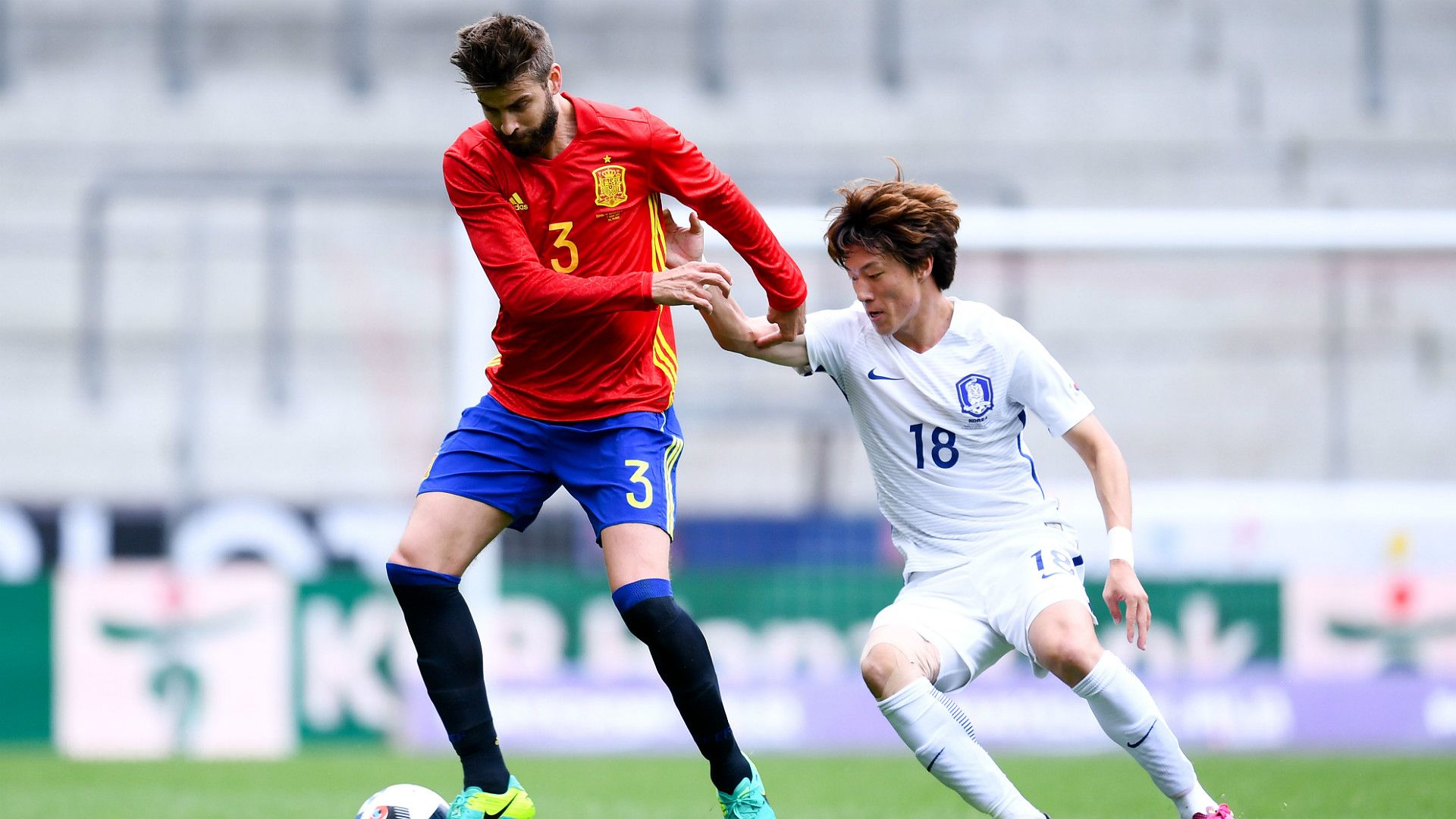 Gerard Pique Ui Jo Spain Korea Friendly 01062016