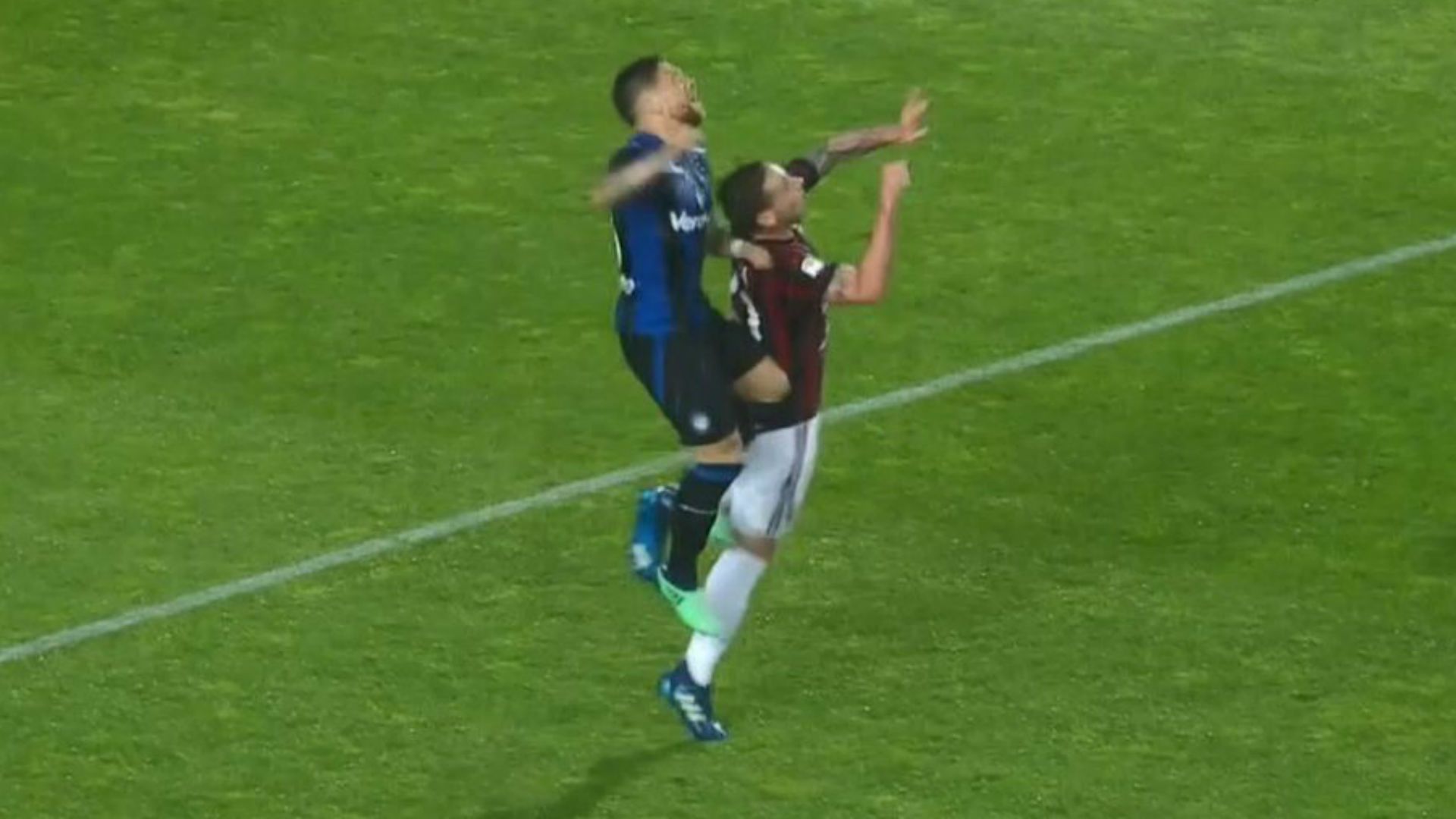 CAPTURA Papu Gomez Lucas Biglia Atalanta Milan 13052018