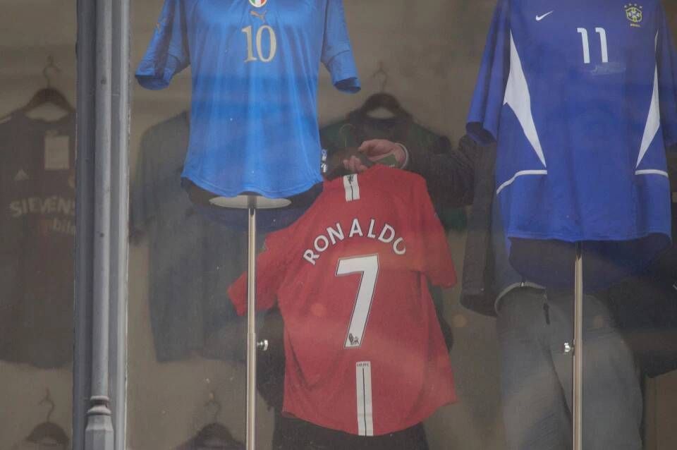 Ilkay Gundogan shopping