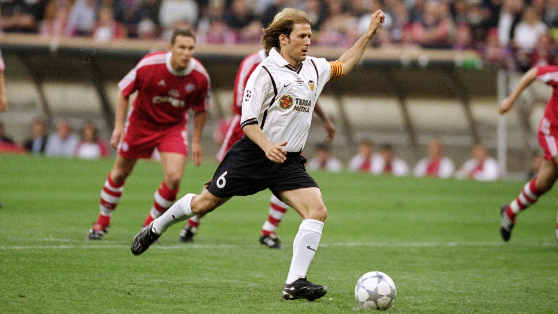 Gaizka Mendieta ex Valencia player