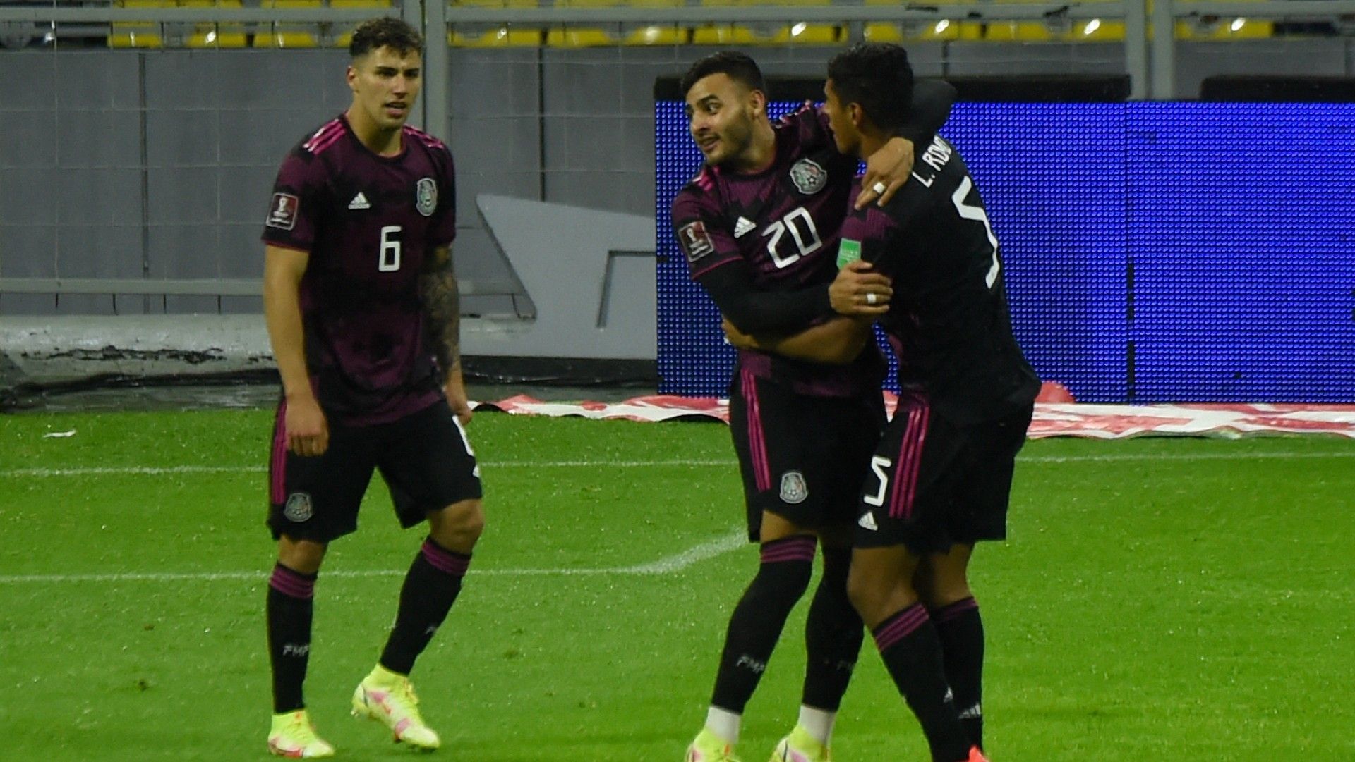 México Alexis Vega Eliminatorias