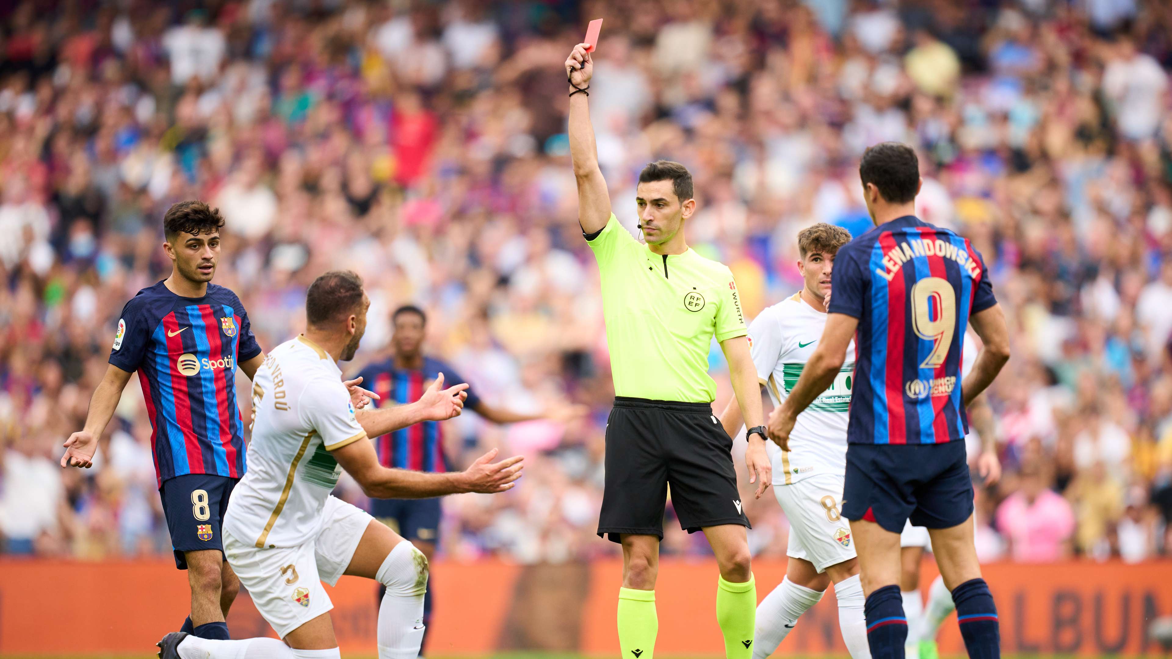 Gonzalo Verdu Elche Barcelona red card 2022-23