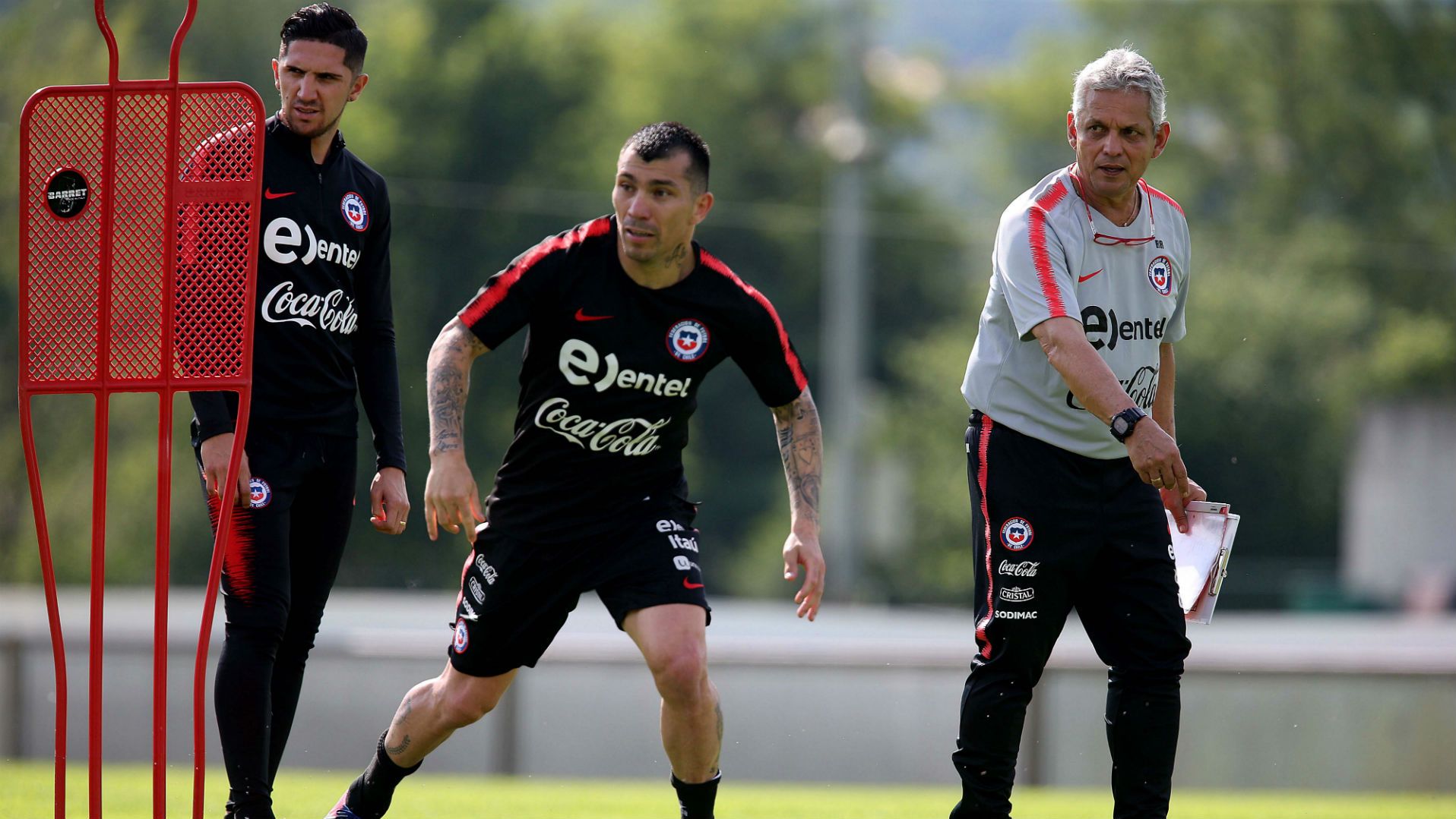 260518 Gary Medel - Reinaldo Rueda - Diego Valdés - Chile training in Austria