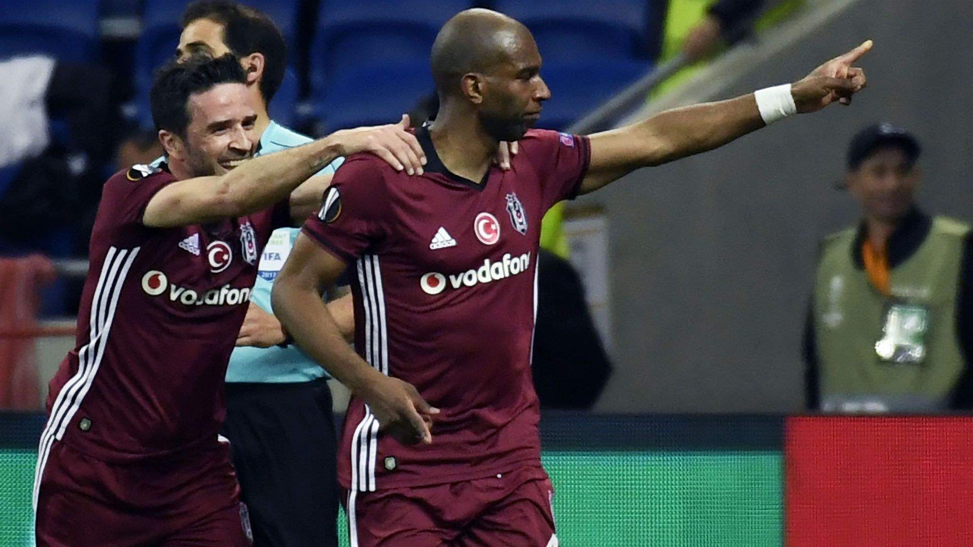 Ryan Babel Lyon Besiktas UEFA Europa League 13042017