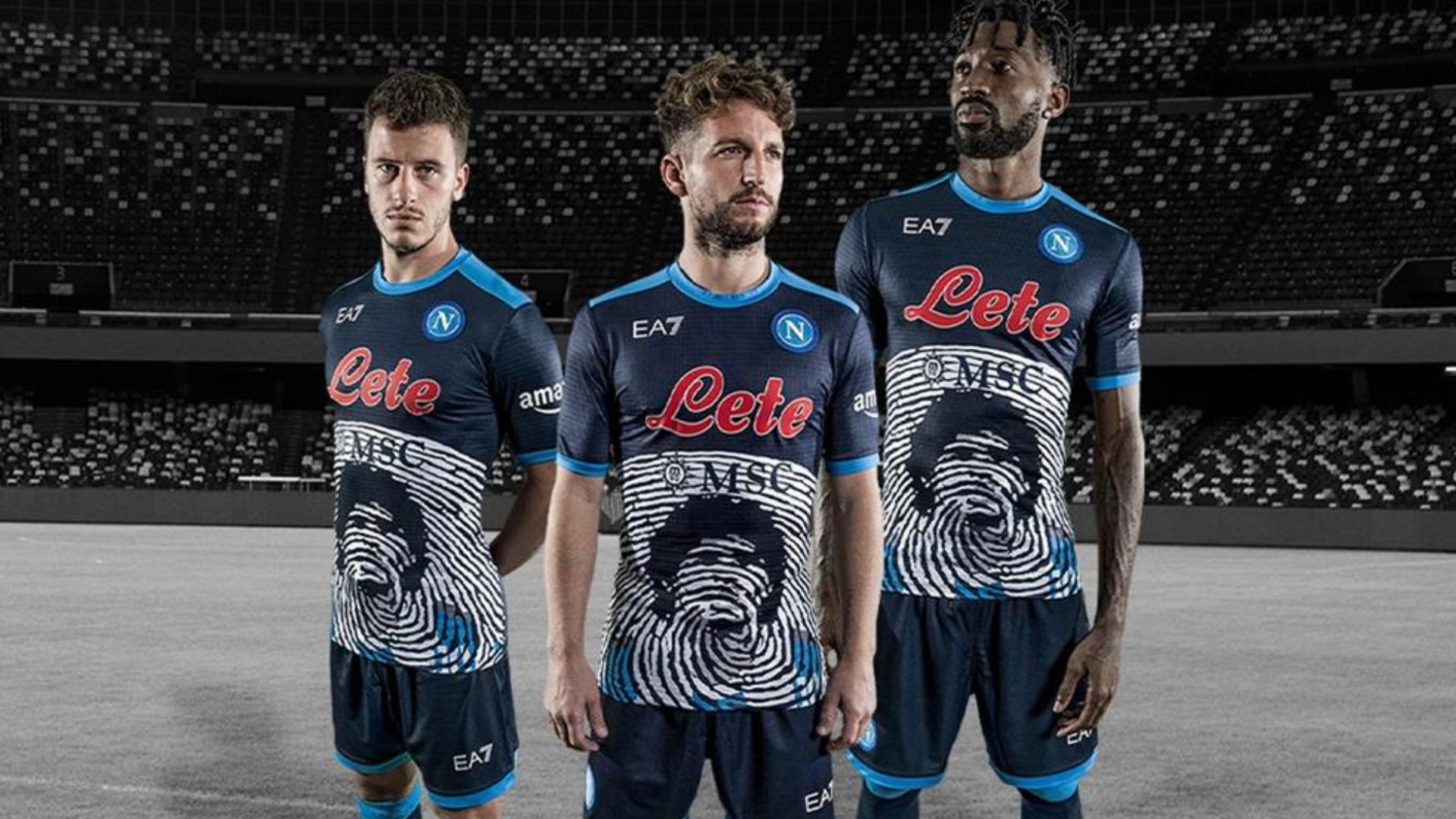 Naples maillot collector Maradona