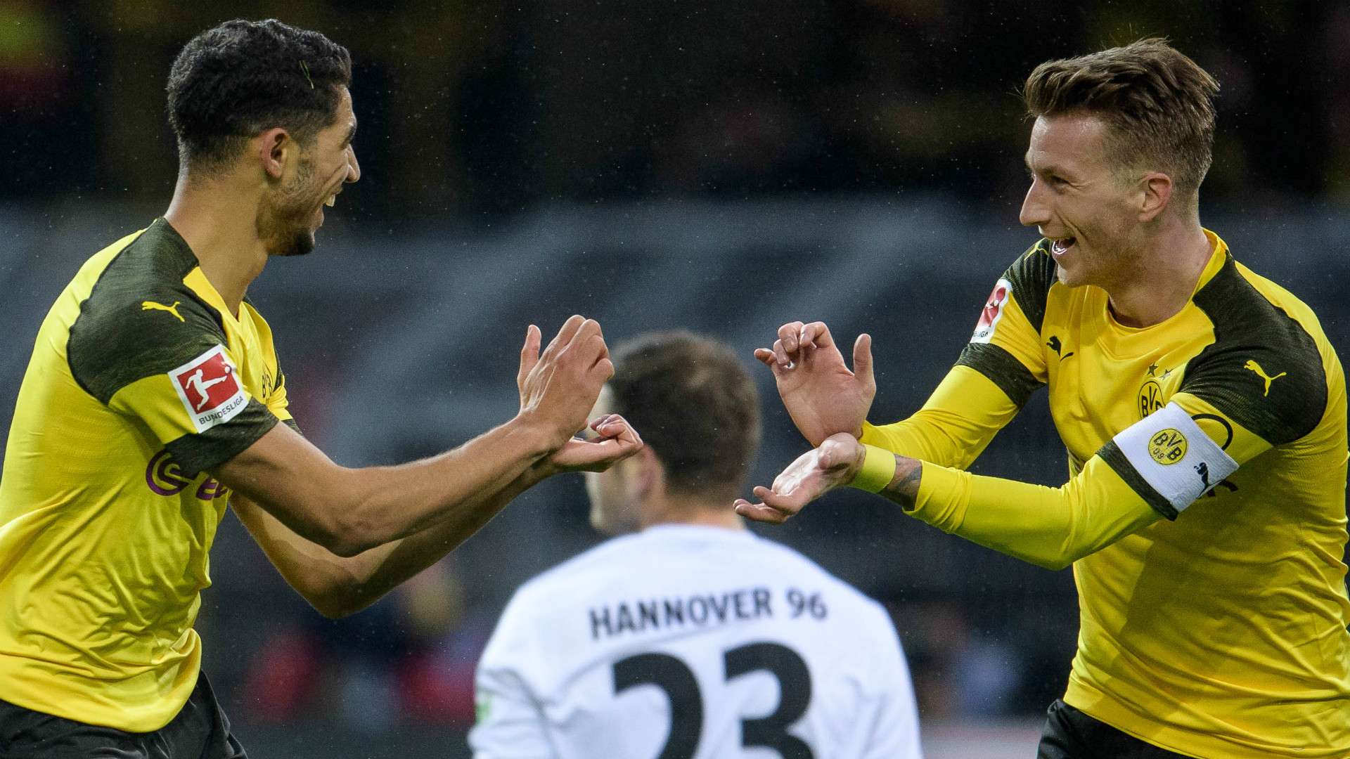 ACHRAF HAKIMI MARCO REUS BORUSSIA DORTMUND GERMAN BUNDESLIGA 26012019