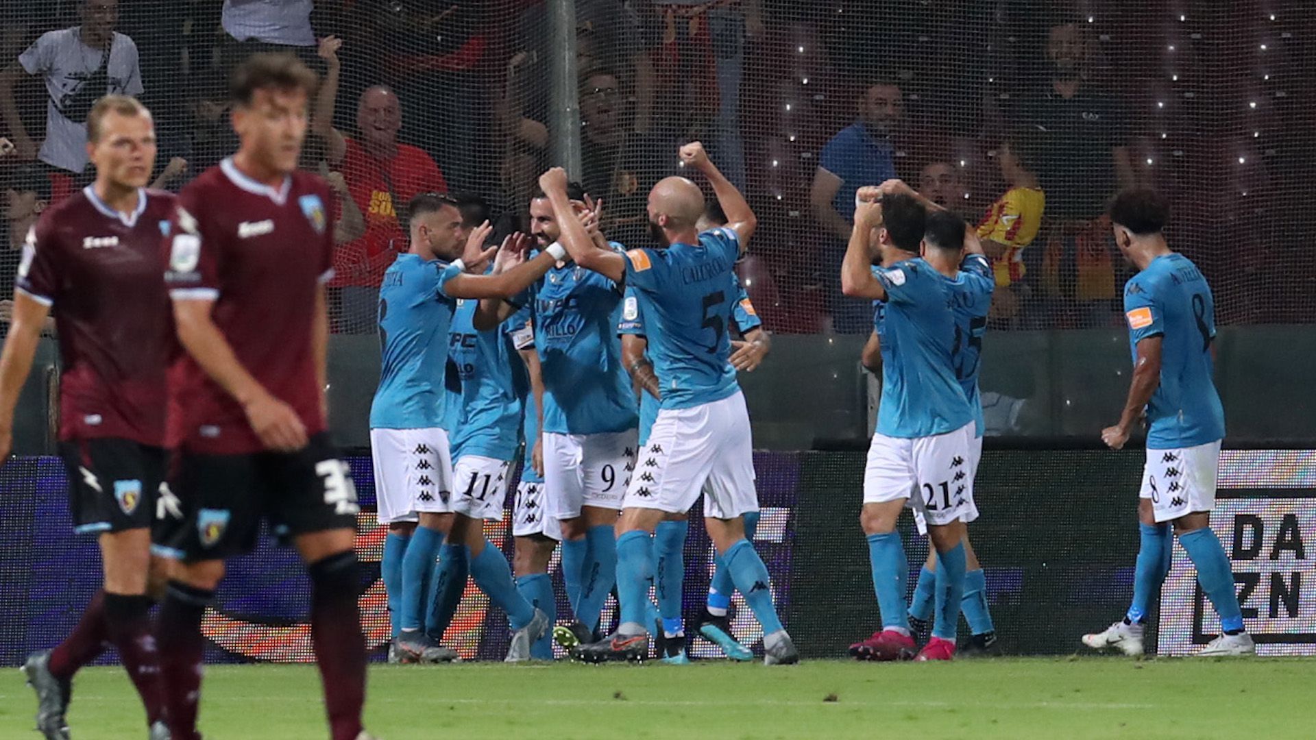 Benevento players celebrating Salernitana Benevento Serie B
