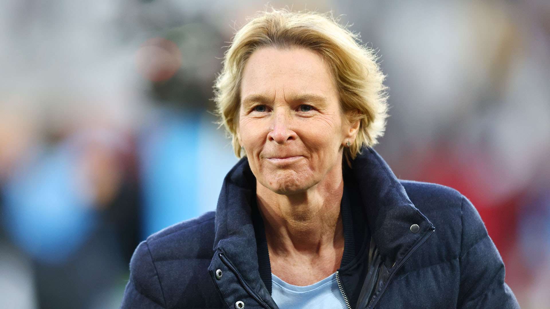 Die deutschen Damen und ihre Teamchefin Martina Voss-Tecklenburg empfangen die Türkei.