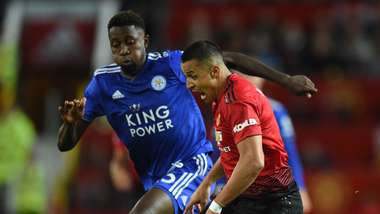 Wilfred Ndidi Leicester Alexis Sanchez Manchester United MU. tin bóng đá MU. chuyển nhượng MU. Ndidi. Wilfred Ndidi. Trước tin đồn chuyển nhượng từ MU và Arsenal, Ndidi tuyên bố vẫn hạnh phúc ở Leicester. MU muốn mua Ndidi. Arsenal muốn mua Ndidi