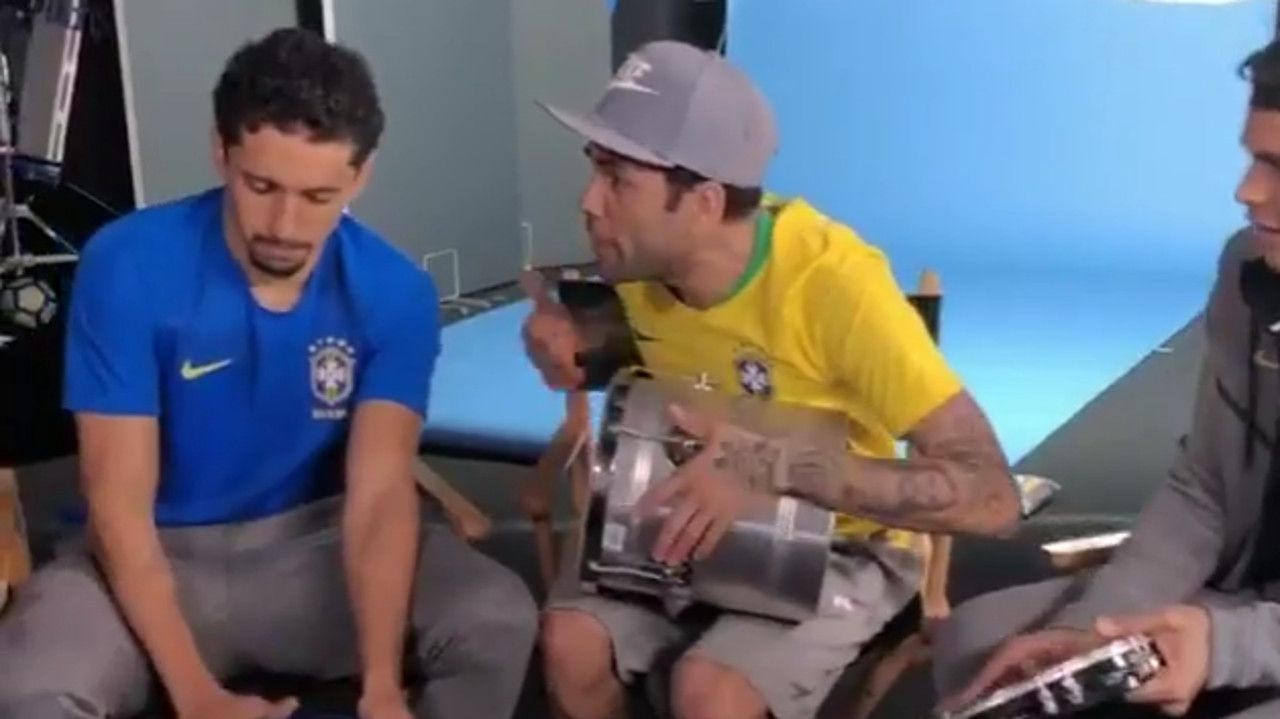 Dani Alves nova camisa Brasil 20032018
