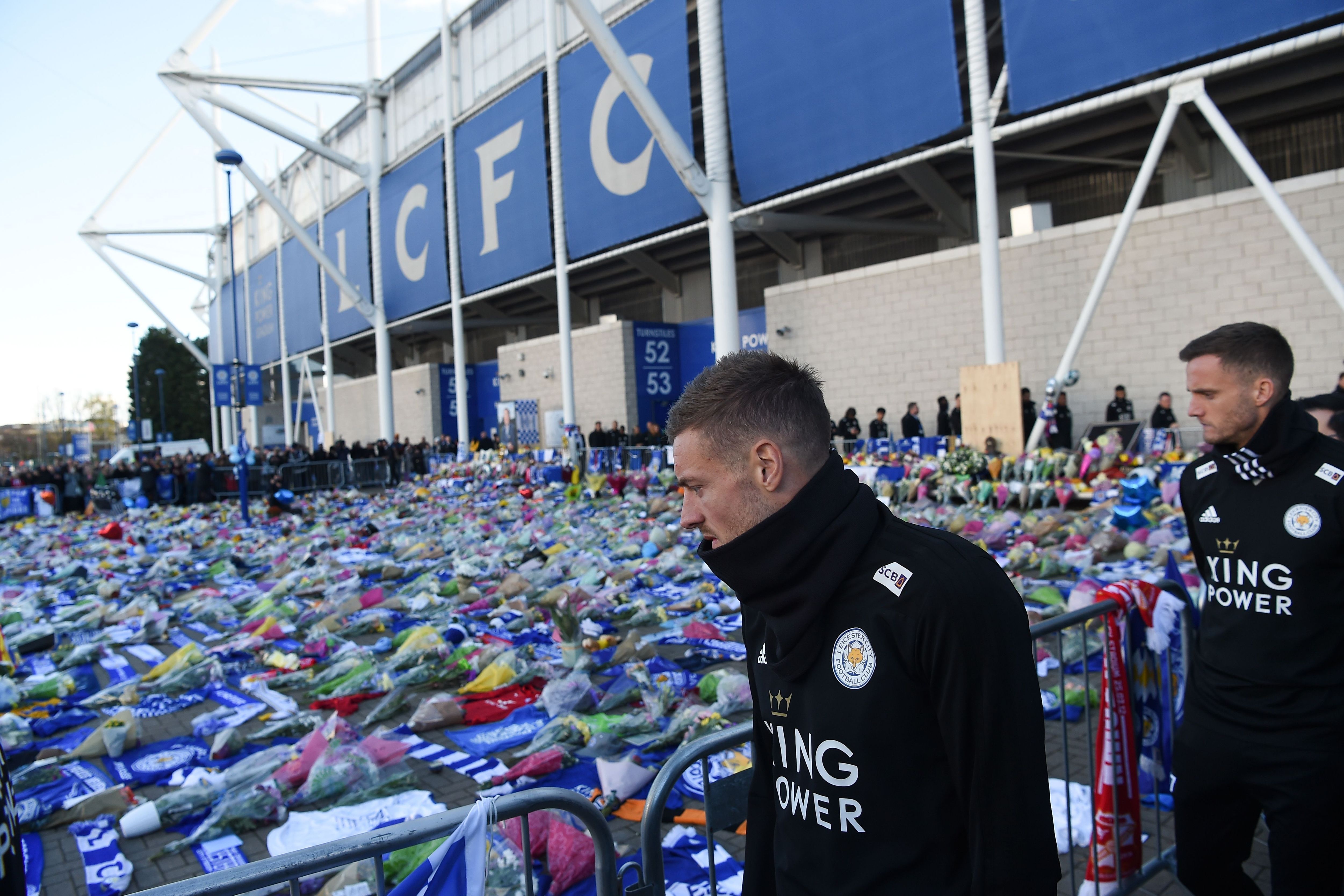 Leicester first team players pay tribute to club president