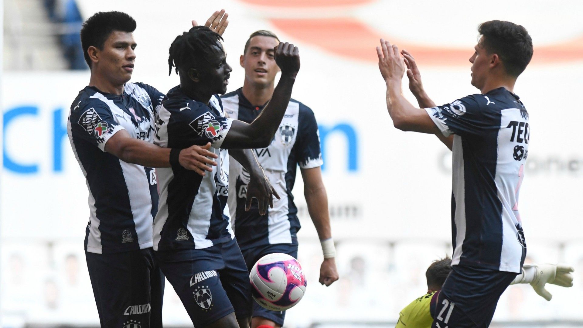Ake Loba Monterrey vs Puebla 171020