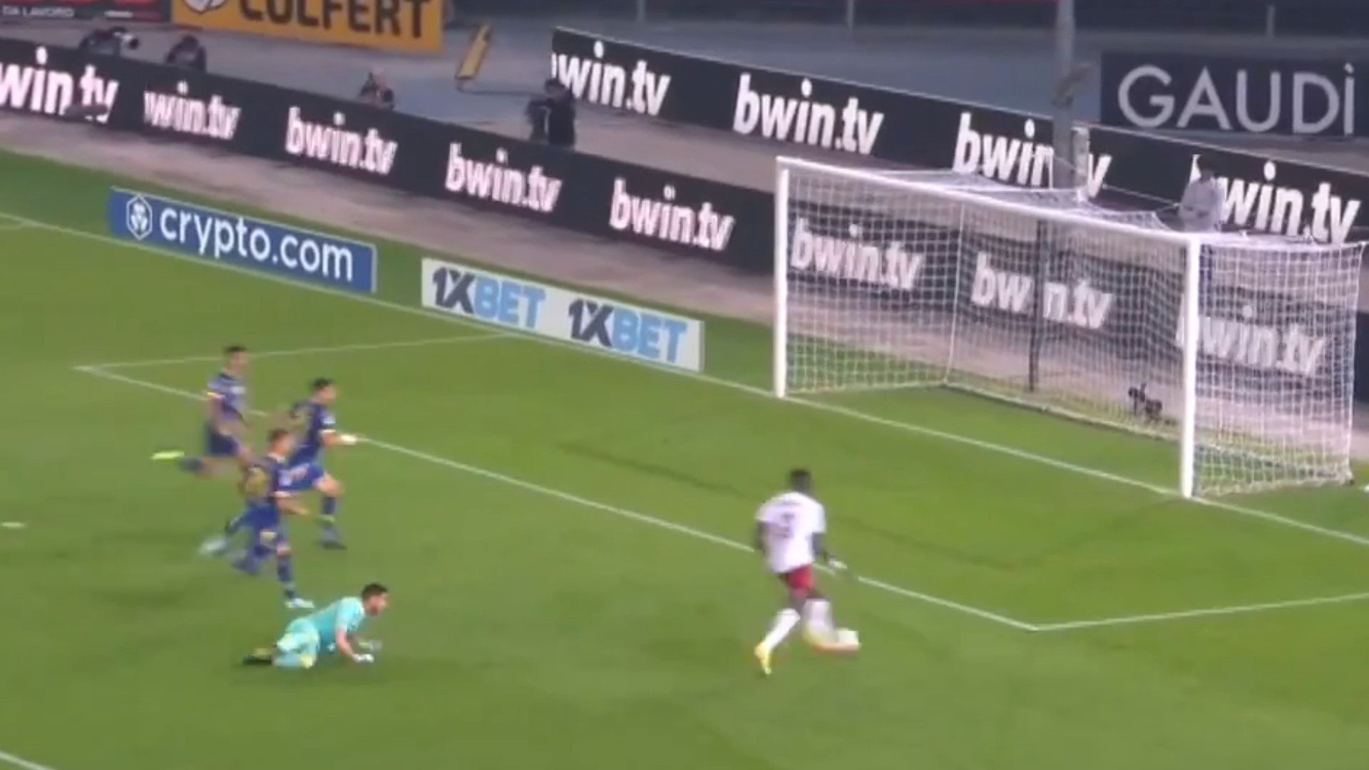 Tammy Abraham miss Verona Roma 2022