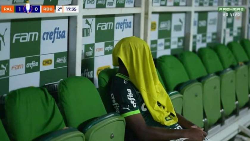 DO NOT USE Endrick, substituido pelo Palmeiras, chorando no banco de reservas