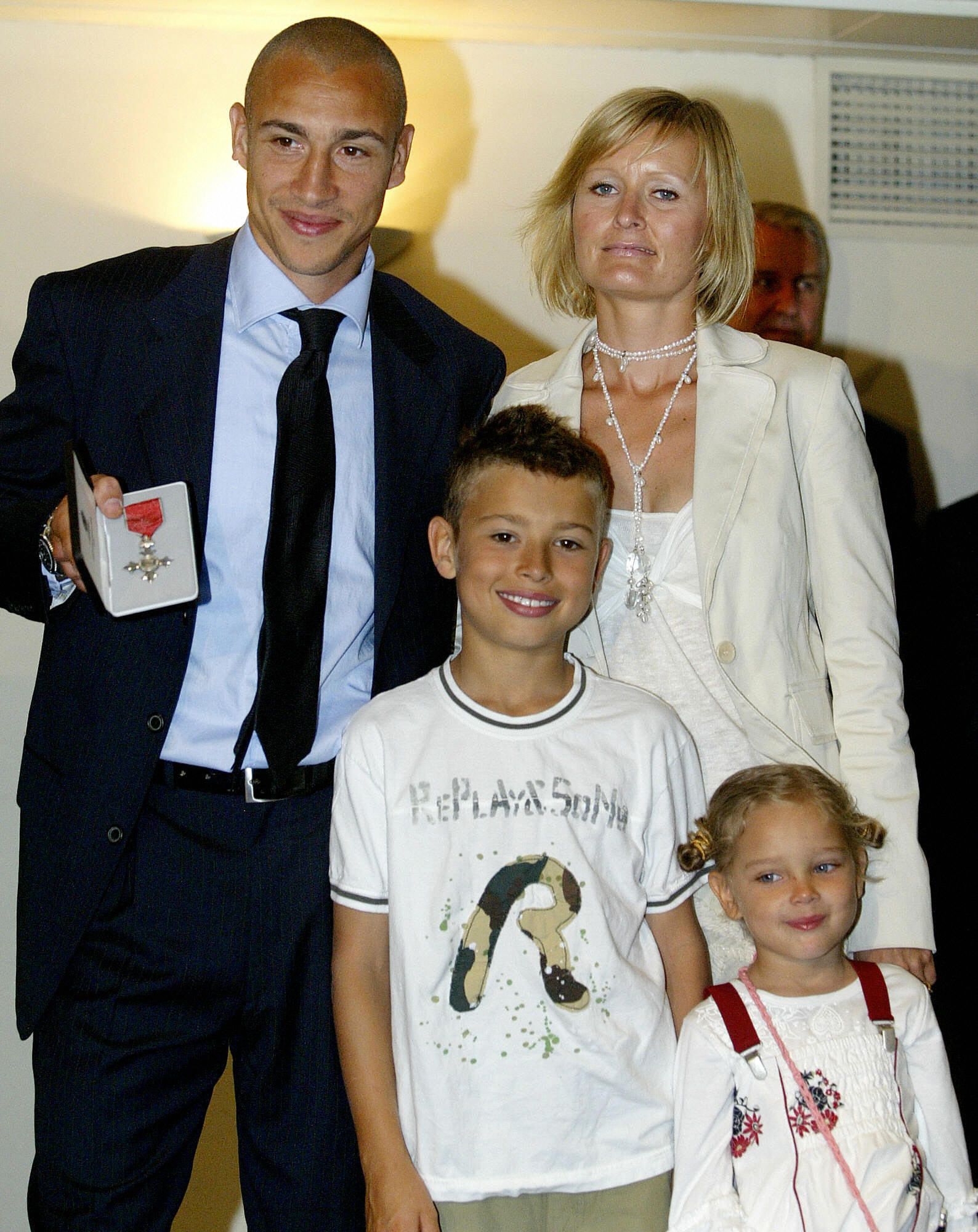 NO ARTICLE FORMAT Larsson