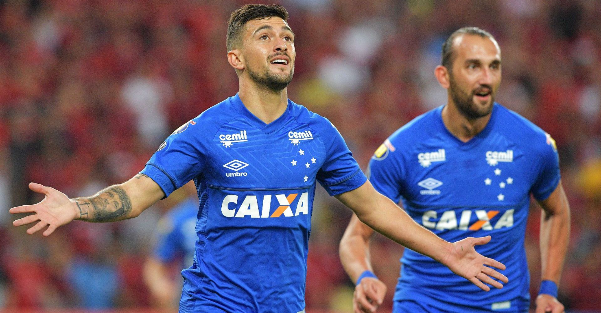 AFP Flamengo Cruzeiro Copa Libertadores 08082018 Giorgian De Arrascaeta Hernan Barcos