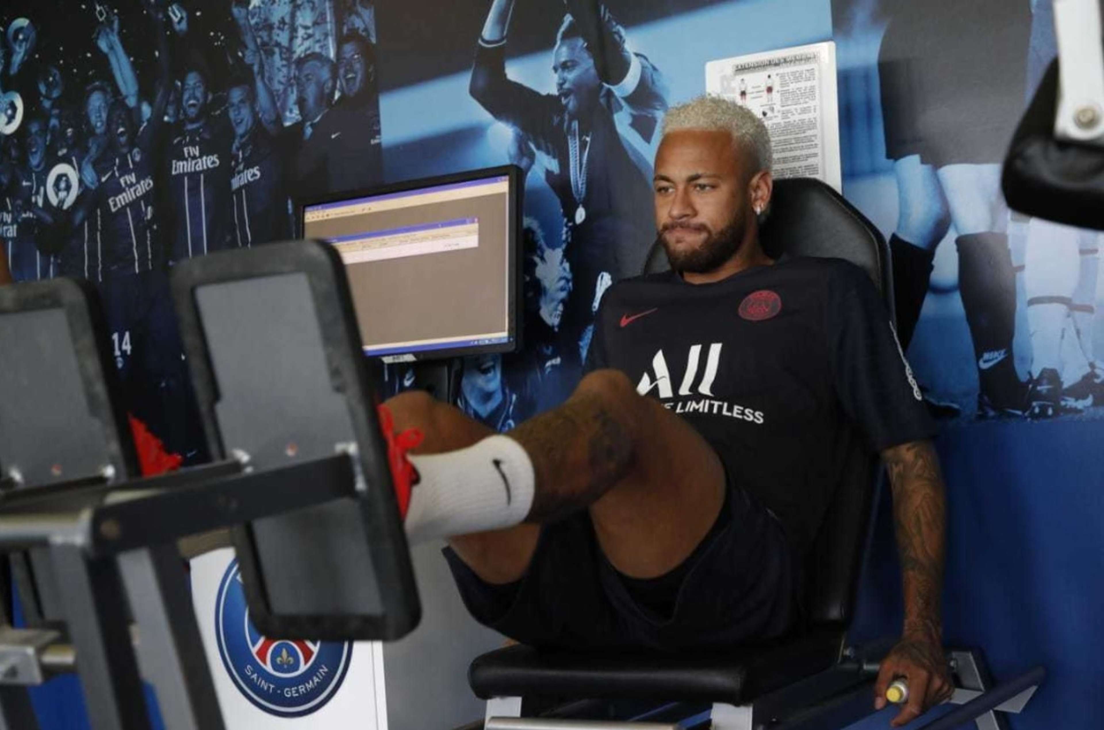 Neymar faz treino físico no PSG