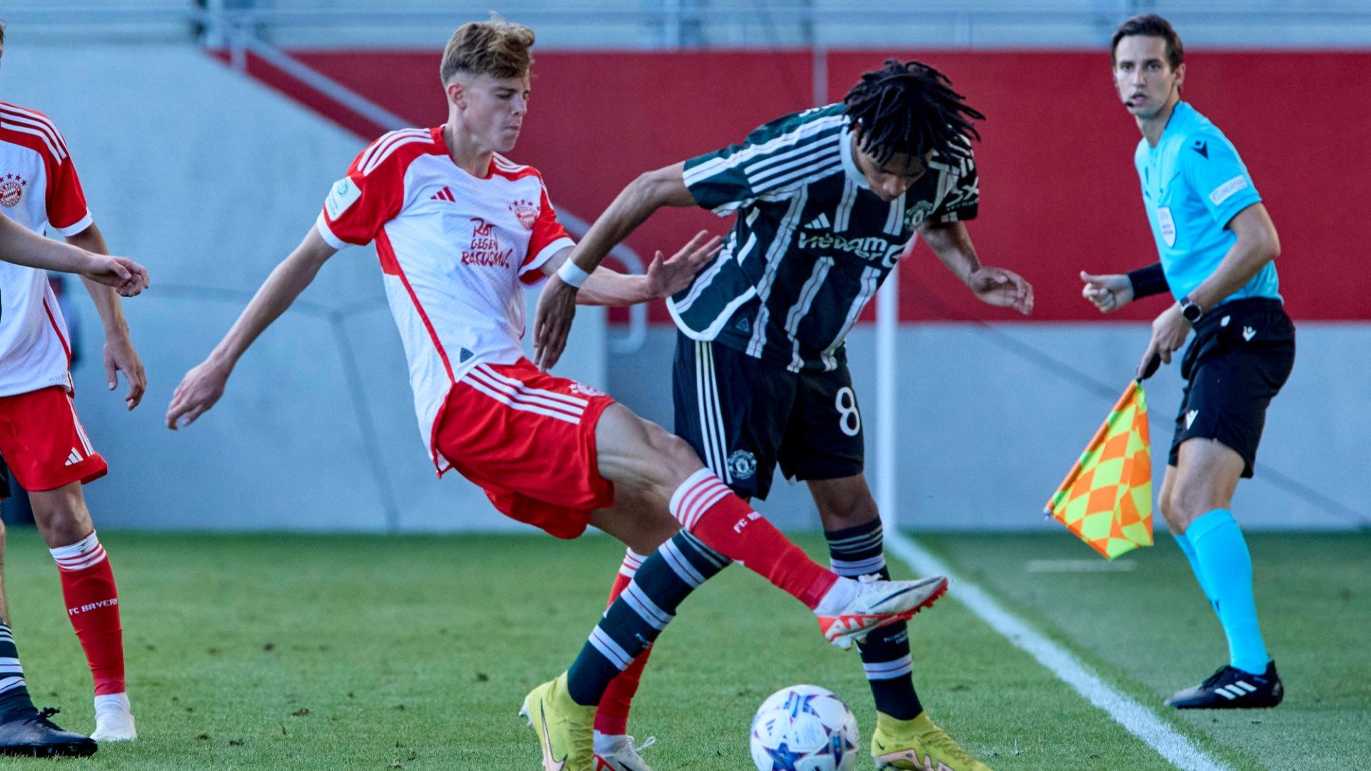 ONLY GERMANY Jonathan Asp Jensen Ethan Williams FC Bayern Manchester United Youth League 2023