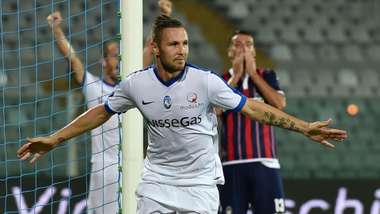 Jasmin Kurtic celebrating Crotone Atalanta Serie A 26092016