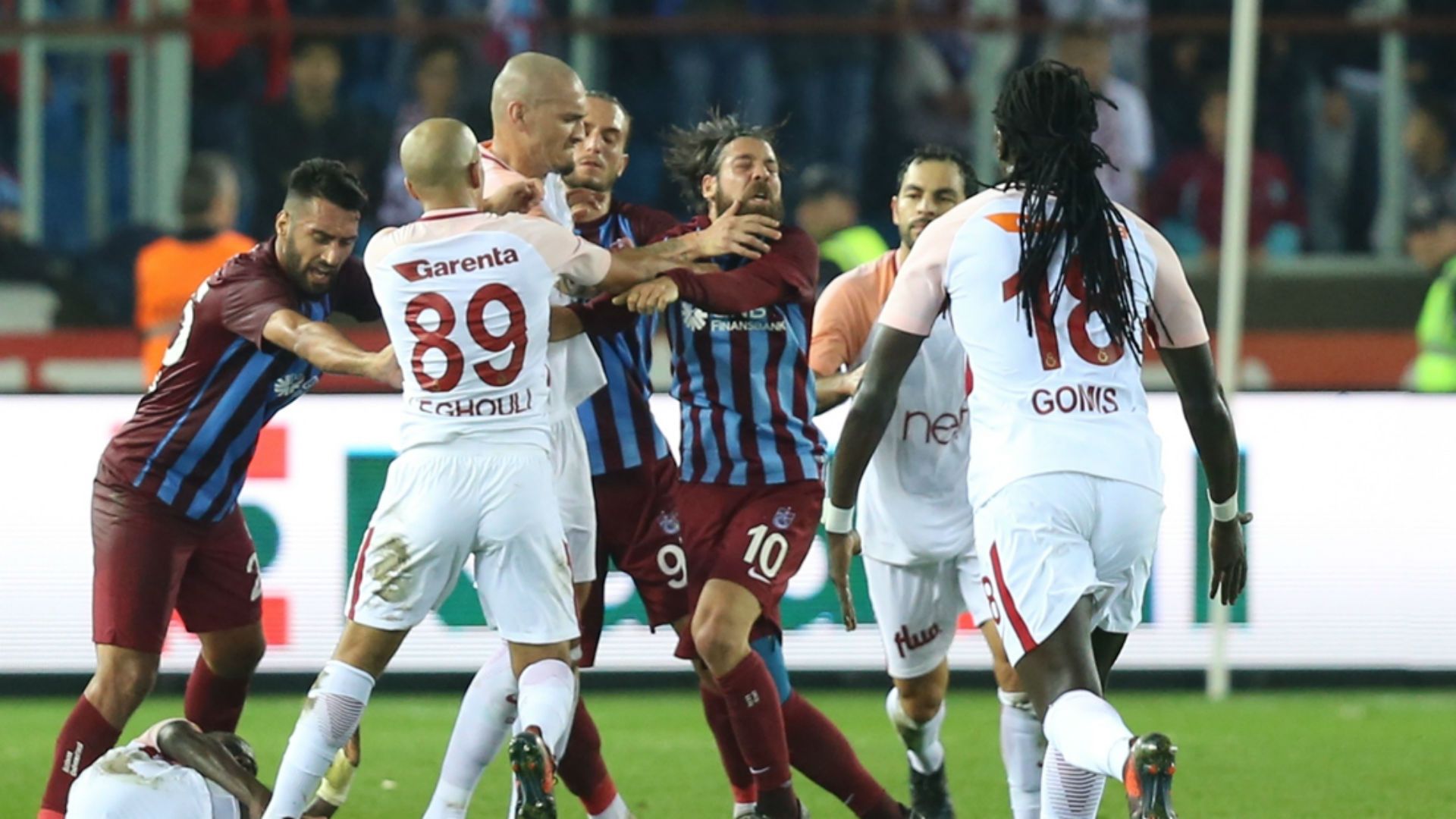 Sofiane Feghouli Olcay Sahan Trabzonspor Galatasaray 10292017