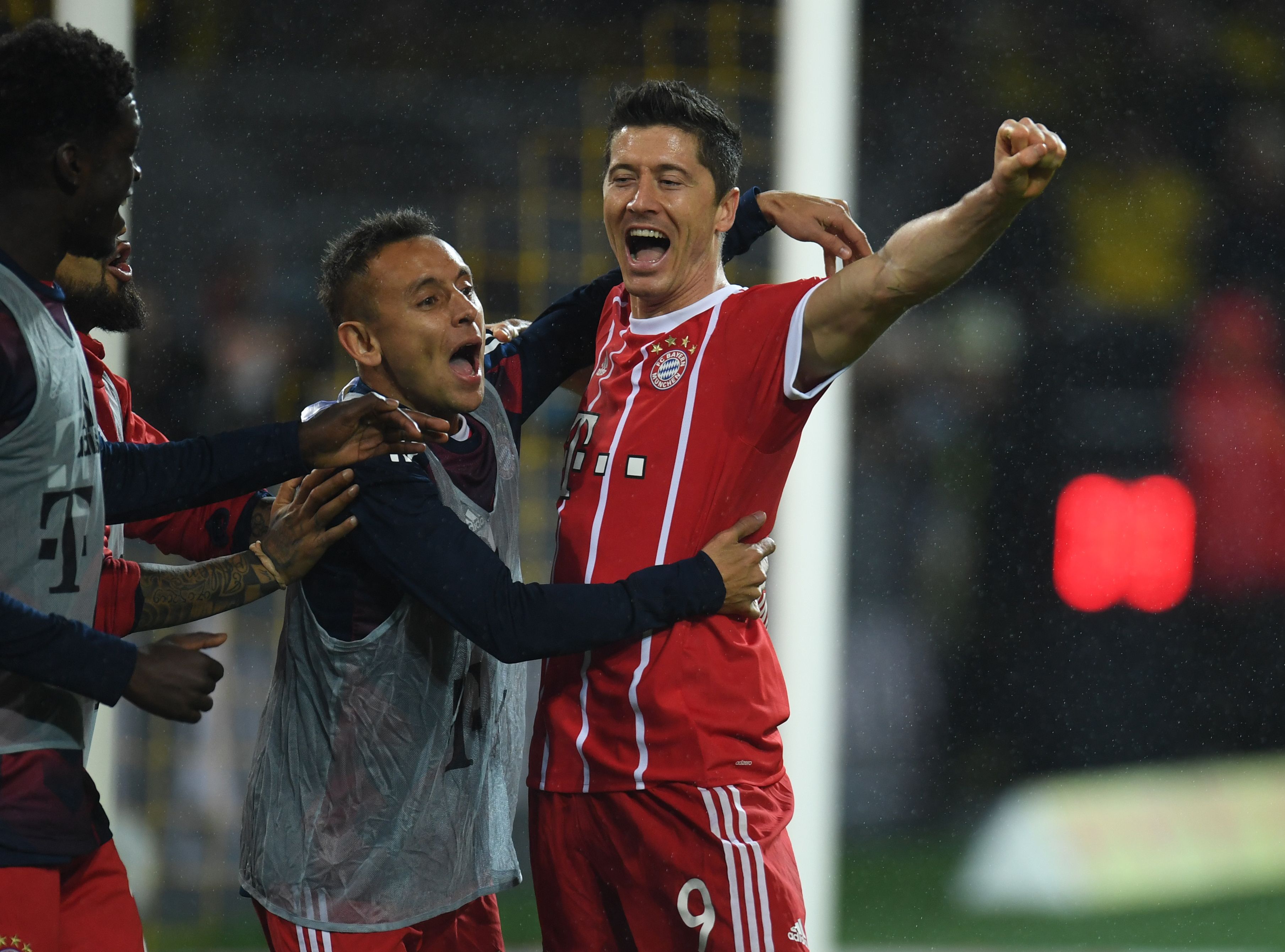 Robert Lewandowski Rafinha Borussia Dortmund FC Bayern Bundesliga 110417