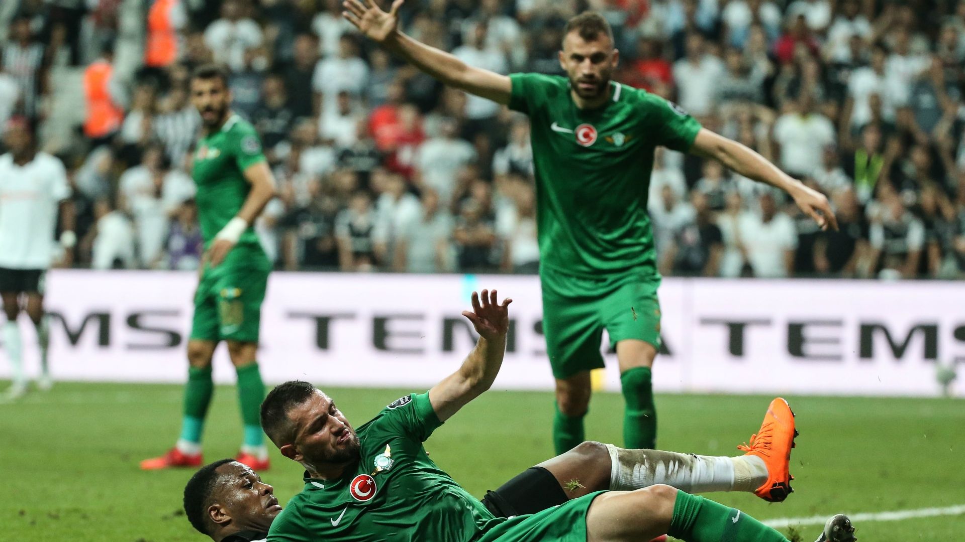 Besiktas Akhisarspor Mustafa Yumlu Larin 081218