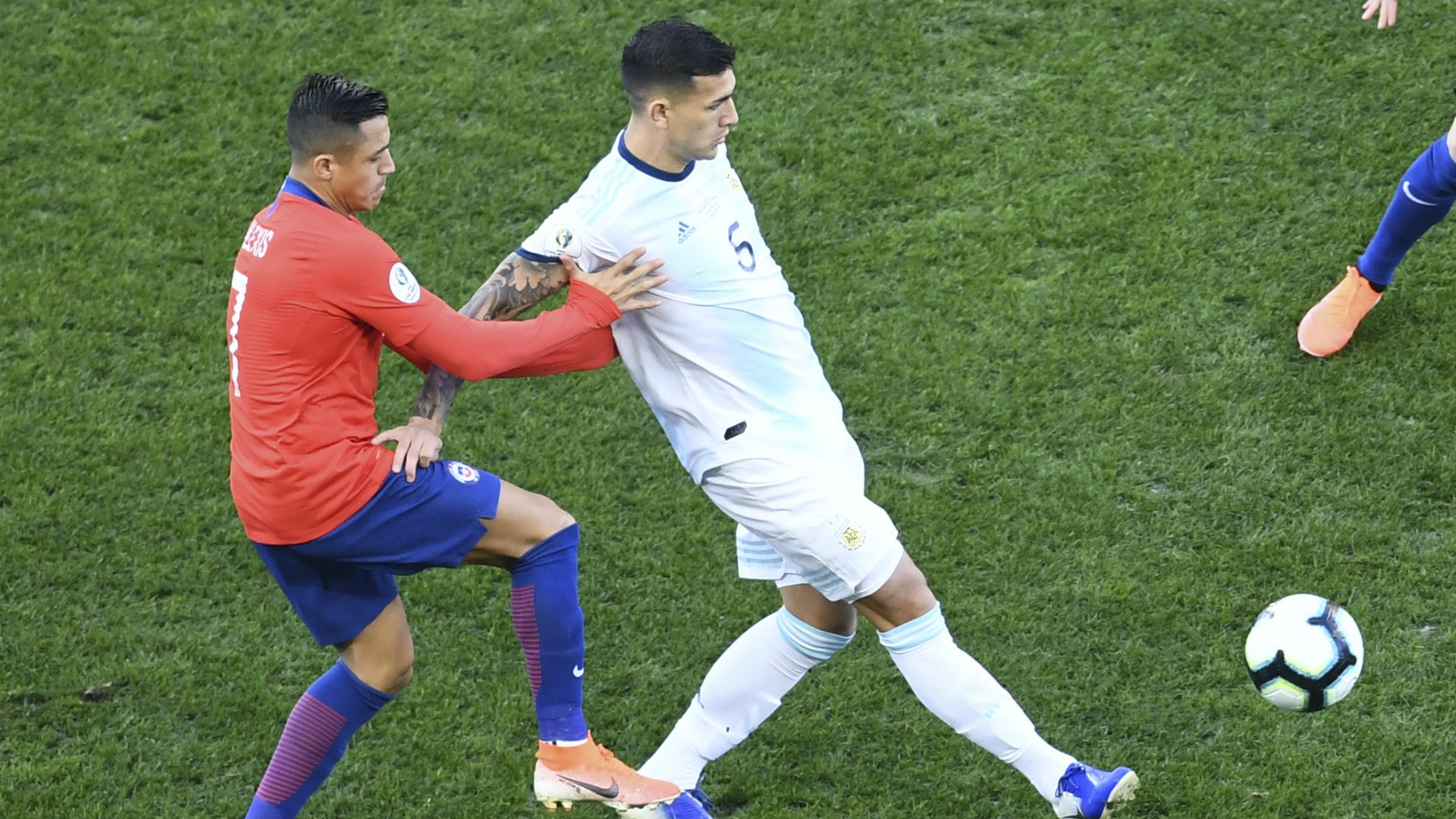 Alexis Sanchez Leandro Paredes Argentina Chile Copa América 06072019