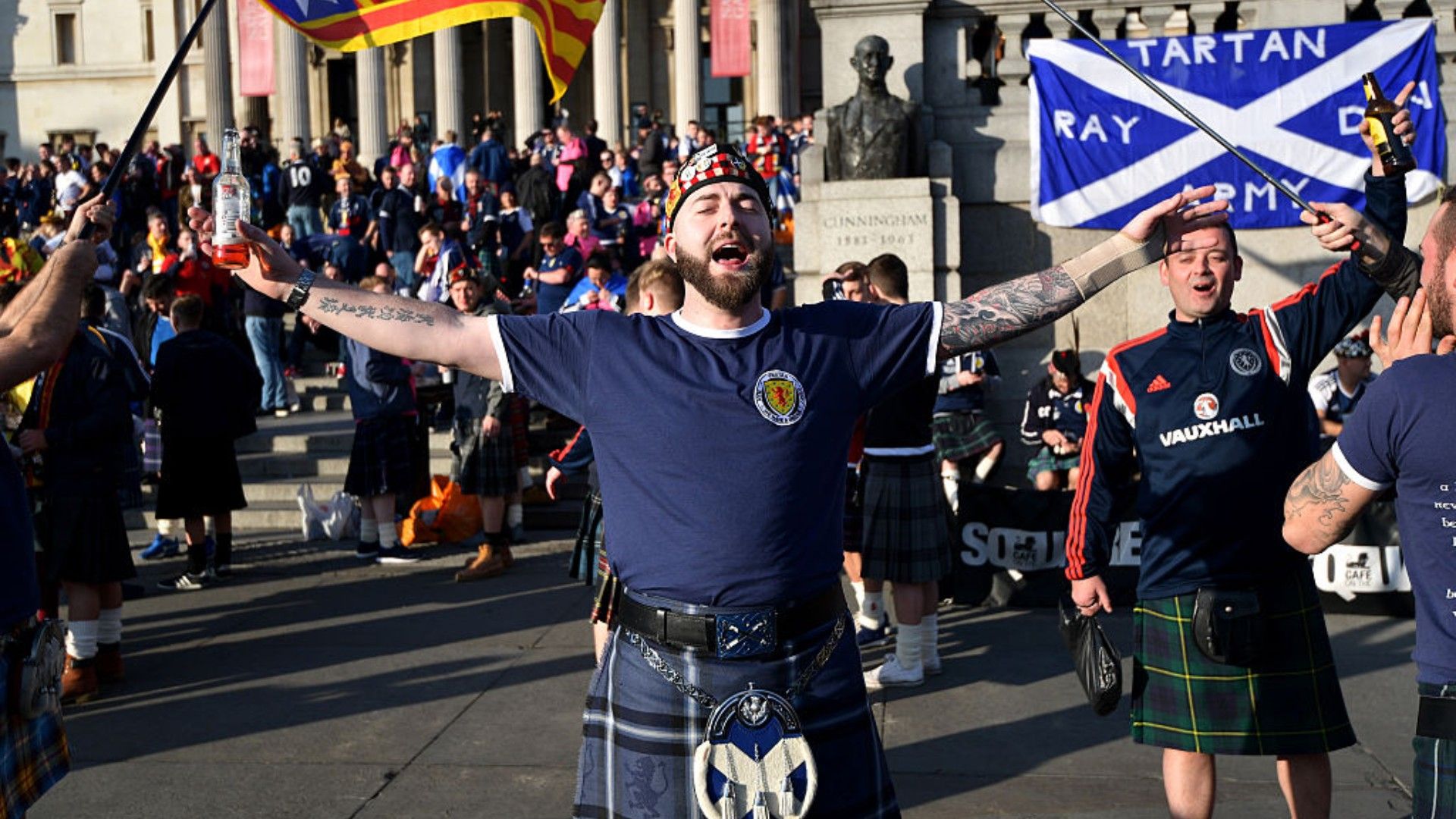fanática de la selección de escocia tartan army