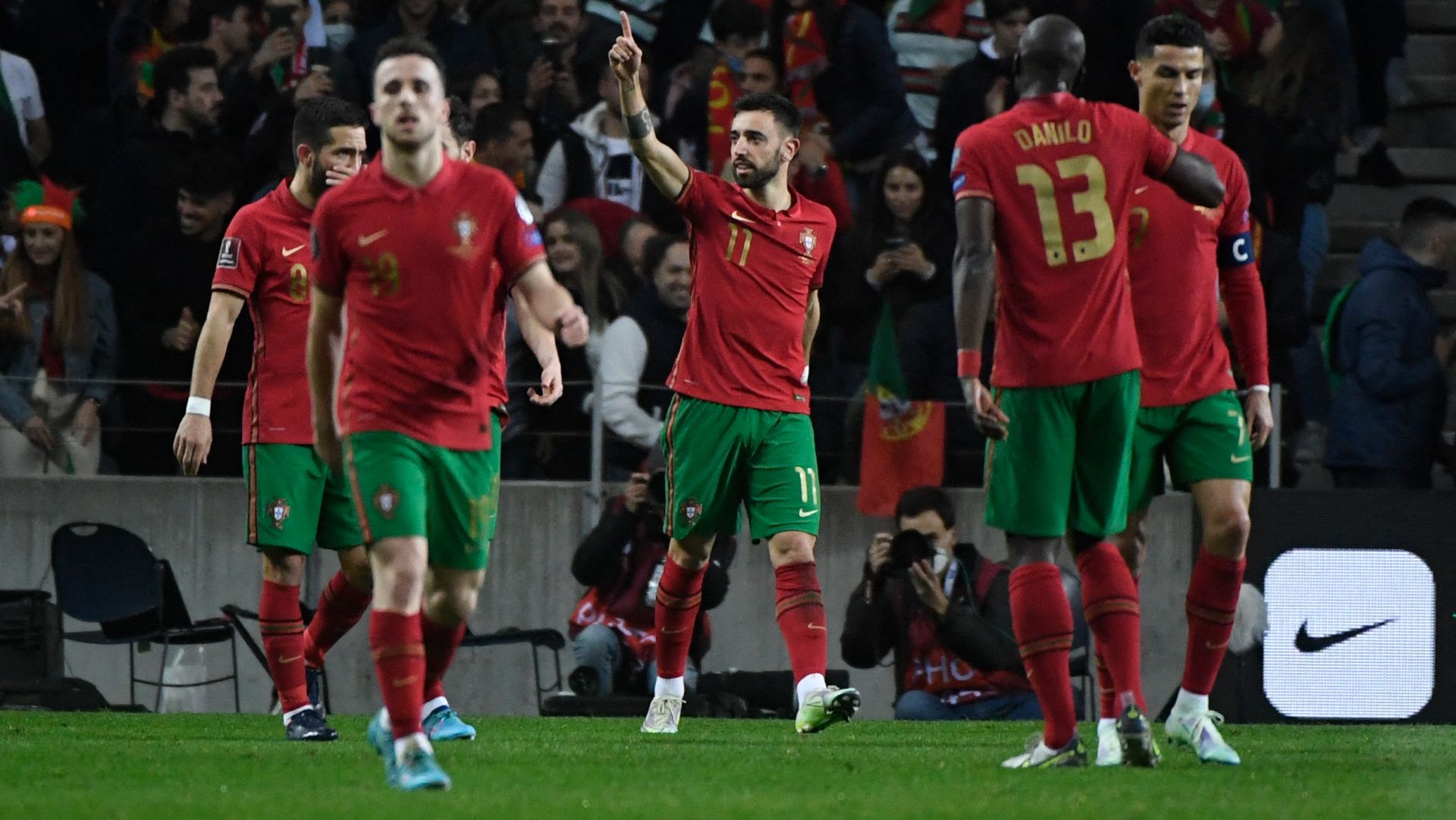 Bruno Fernandes Portugal celebrating 2022
