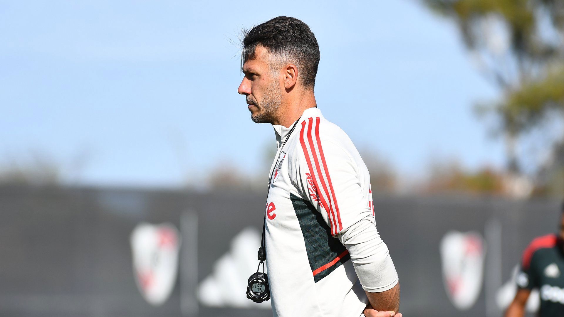 martin demichelis entrenamiento river abril 2023