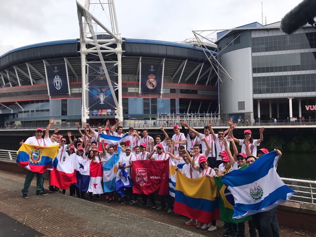 Fans latinos en Cardiff - UCL/Nissan