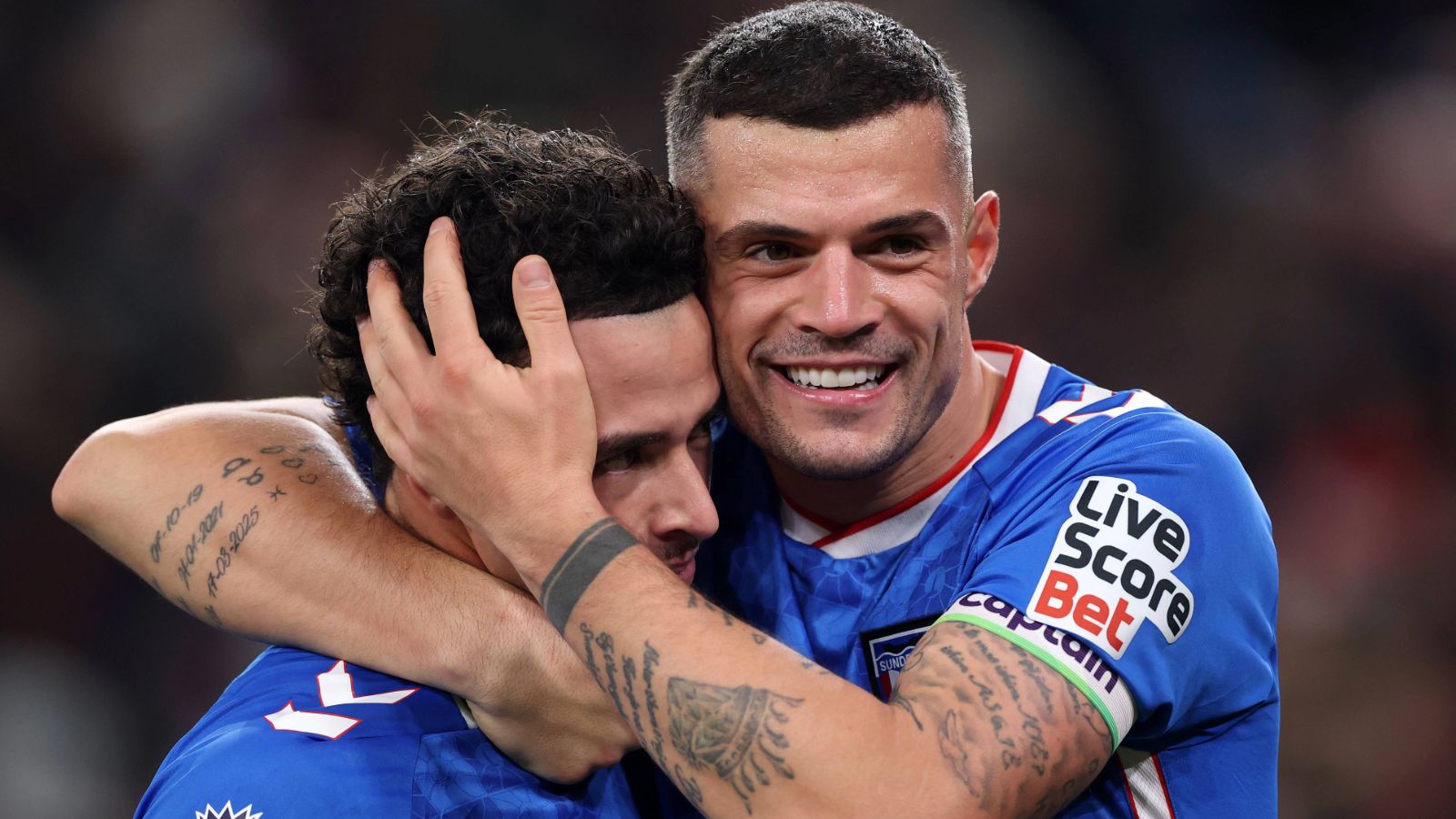 Granit Xhaka (rechts)