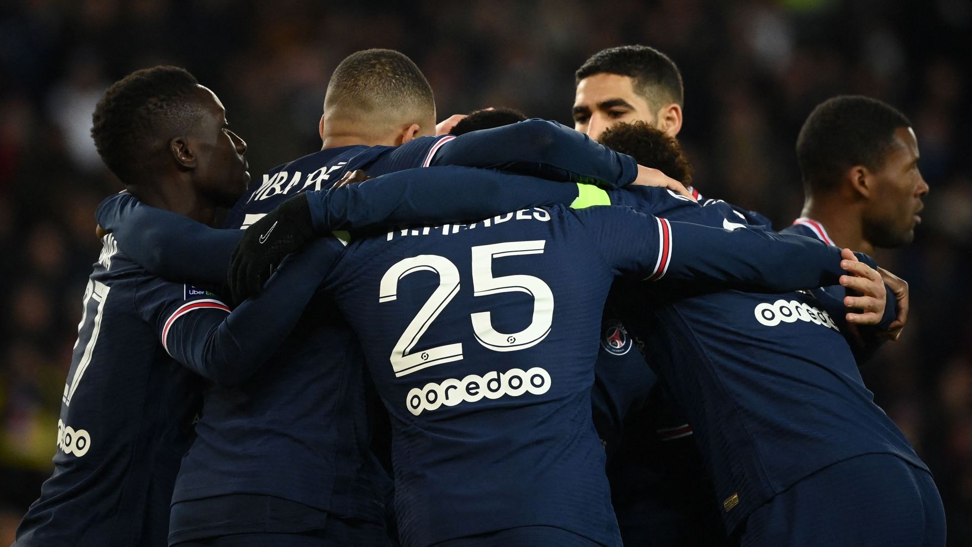 PSG Lorient huddle