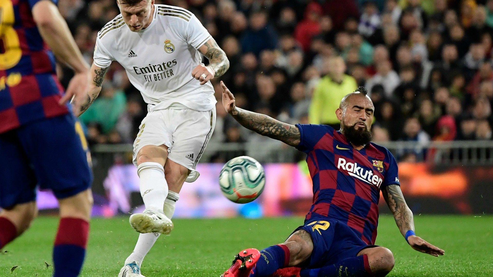 Toni Kroos Arturo Vidal Real Madrid Barcelona 010320